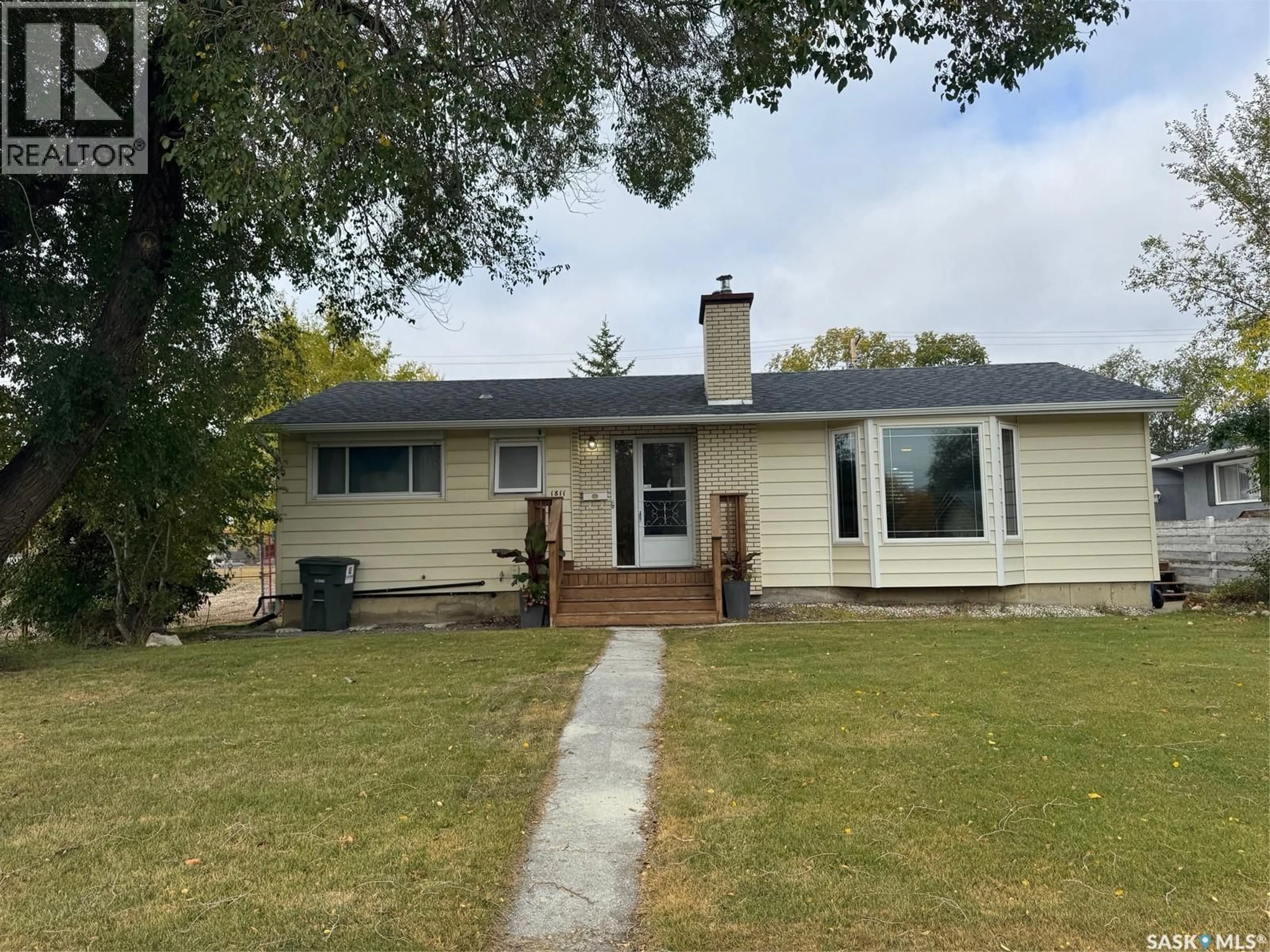 Home with vinyl exterior material, unknown for 1811 91ST STREET, North Battleford Saskatchewan S9A0A6