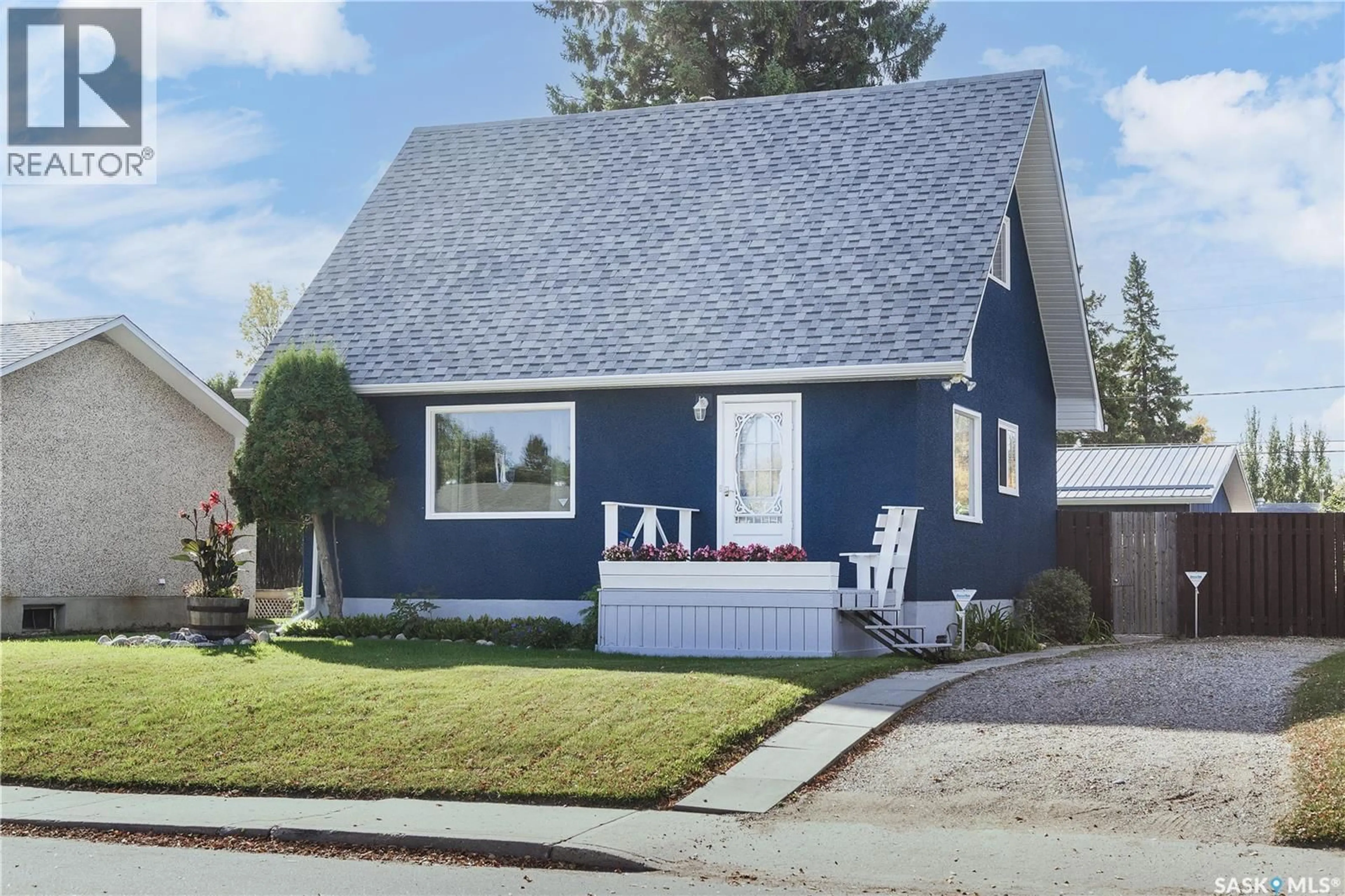 Home with vinyl exterior material, street for 1377 GOSHEN PLACE, Prince Albert Saskatchewan S6V0R7