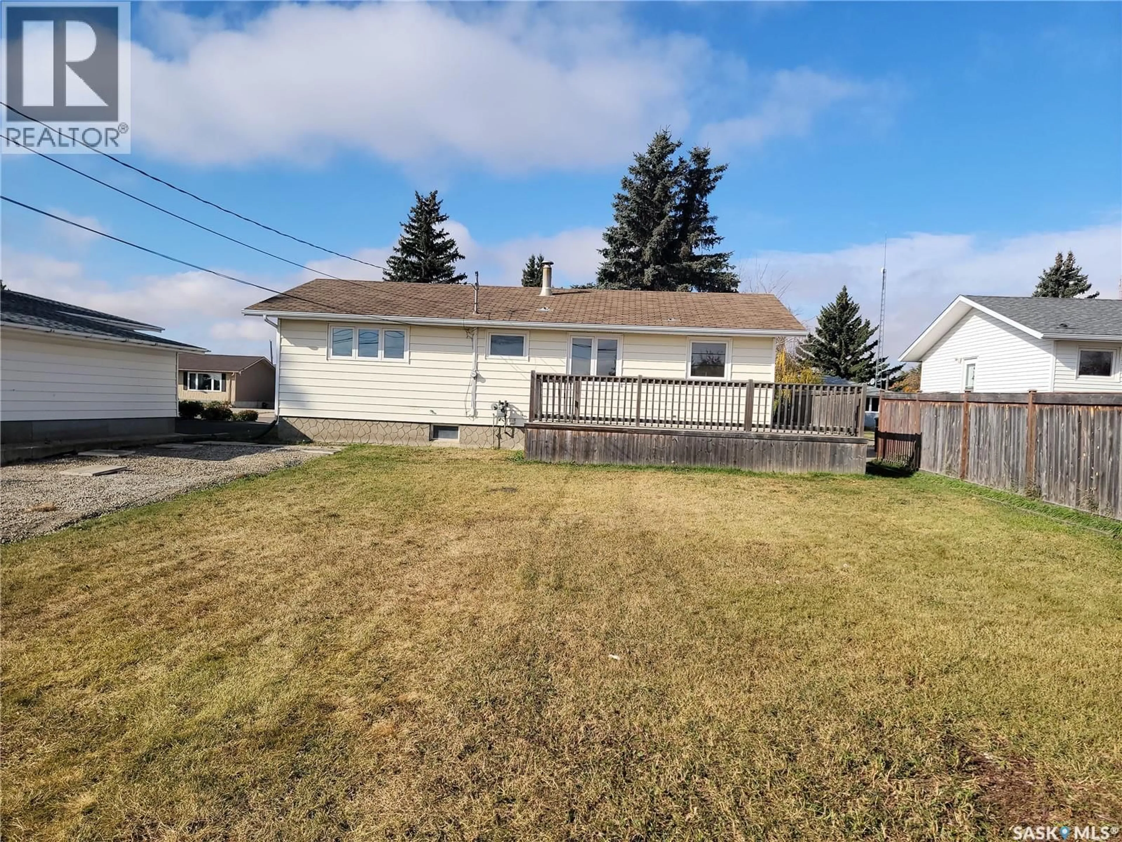 A pic from outside/outdoor area/front of a property/back of a property/a pic from drone, street for 708 2ND STREET, Wilkie Saskatchewan S0K4W0