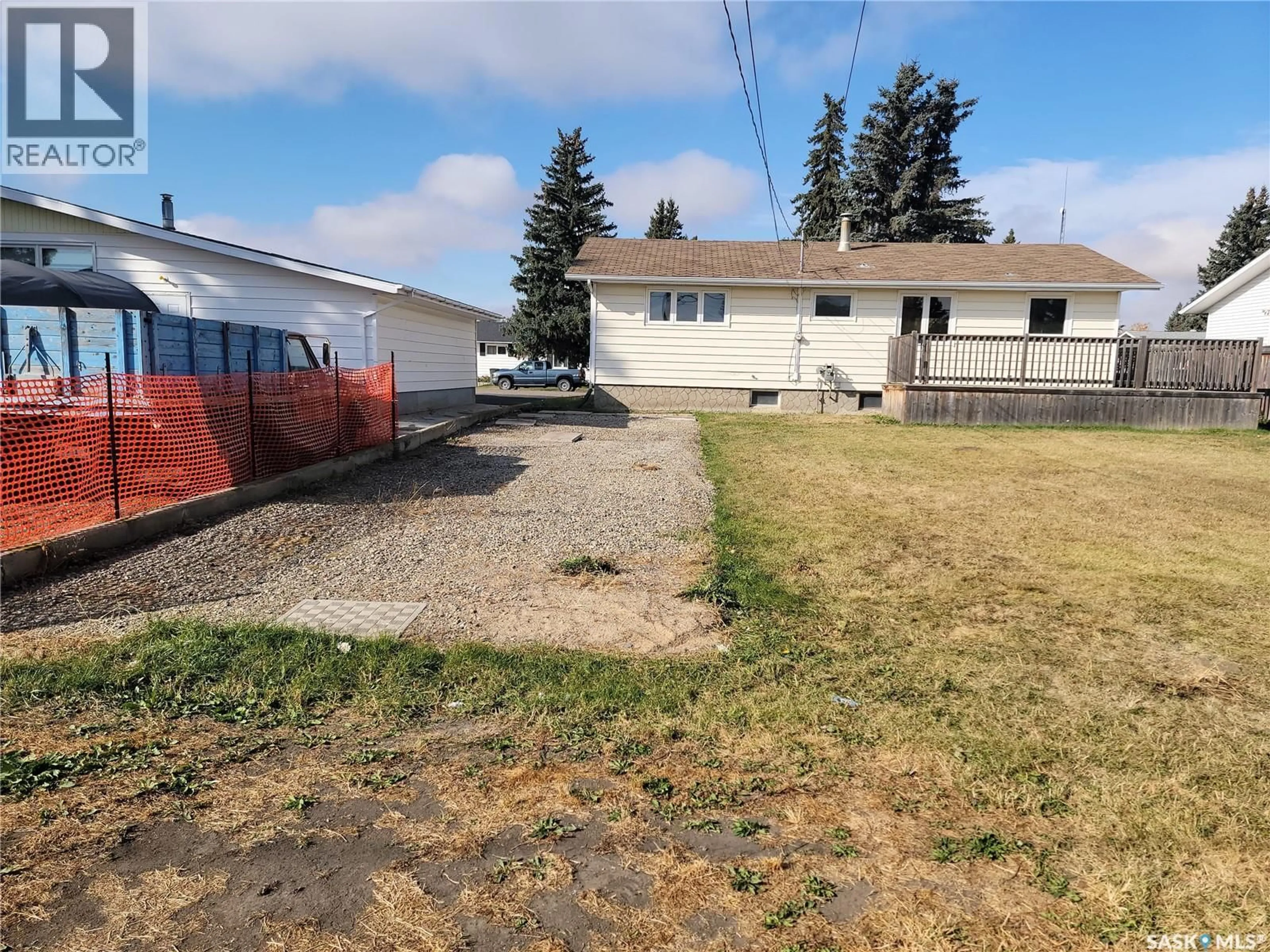 A pic from outside/outdoor area/front of a property/back of a property/a pic from drone, street for 708 2ND STREET, Wilkie Saskatchewan S0K4W0