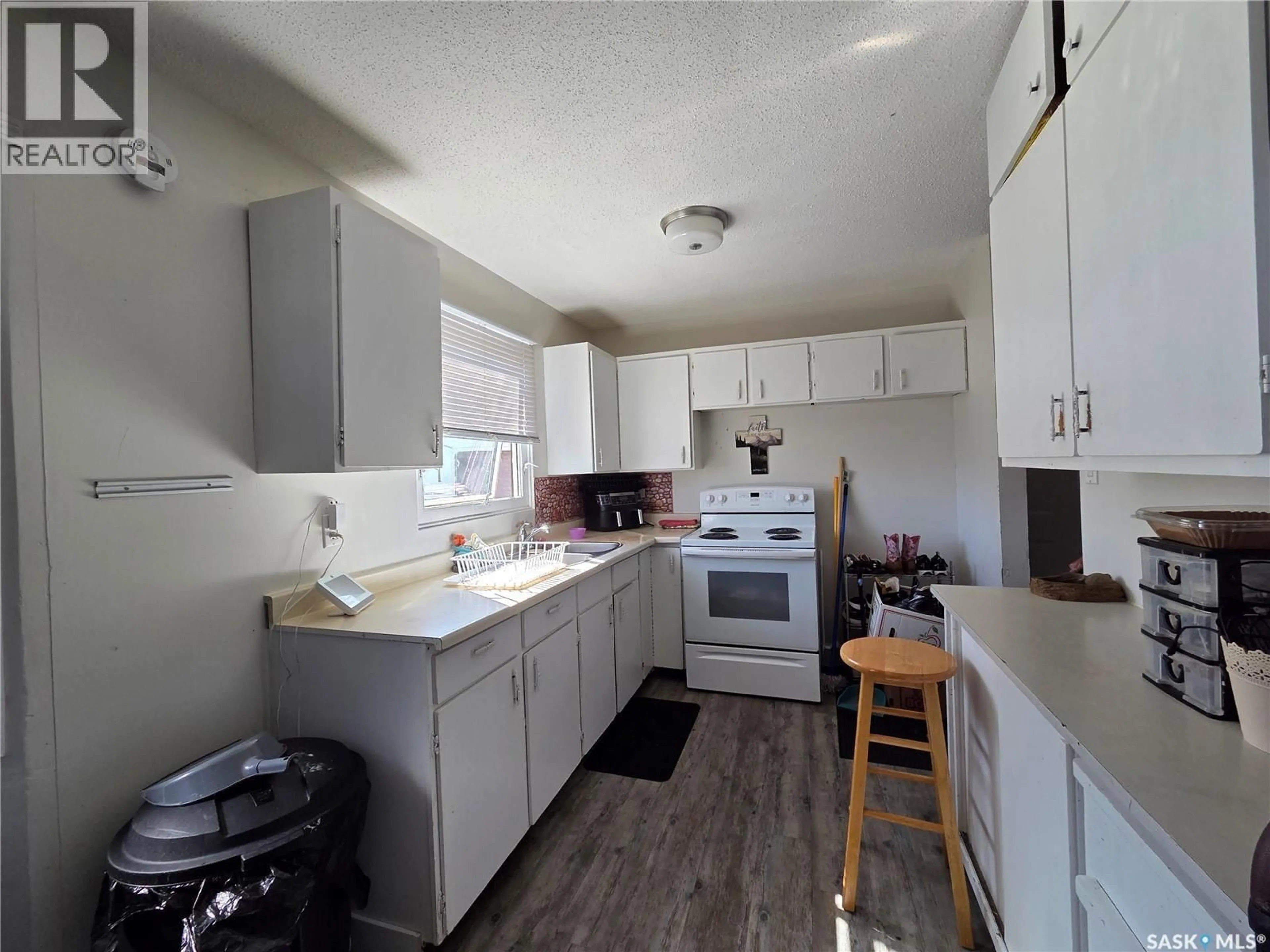 Standard kitchen, unknown for 10107 BORDEN CRESCENT, North Battleford Saskatchewan S9A2Z8