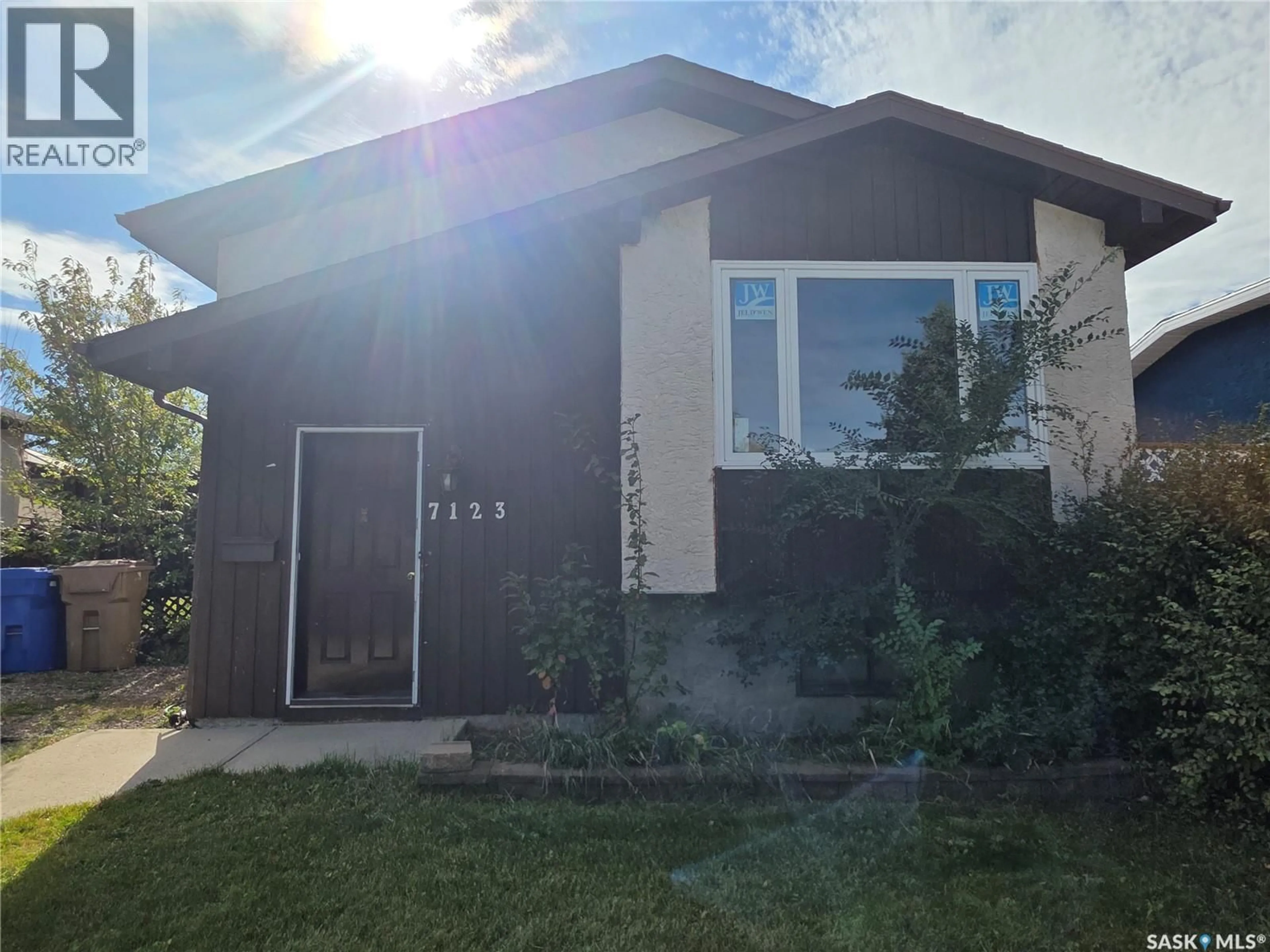 Home with vinyl exterior material, street for 7123 LANIGAN DRIVE, Regina Saskatchewan S4X3Y1