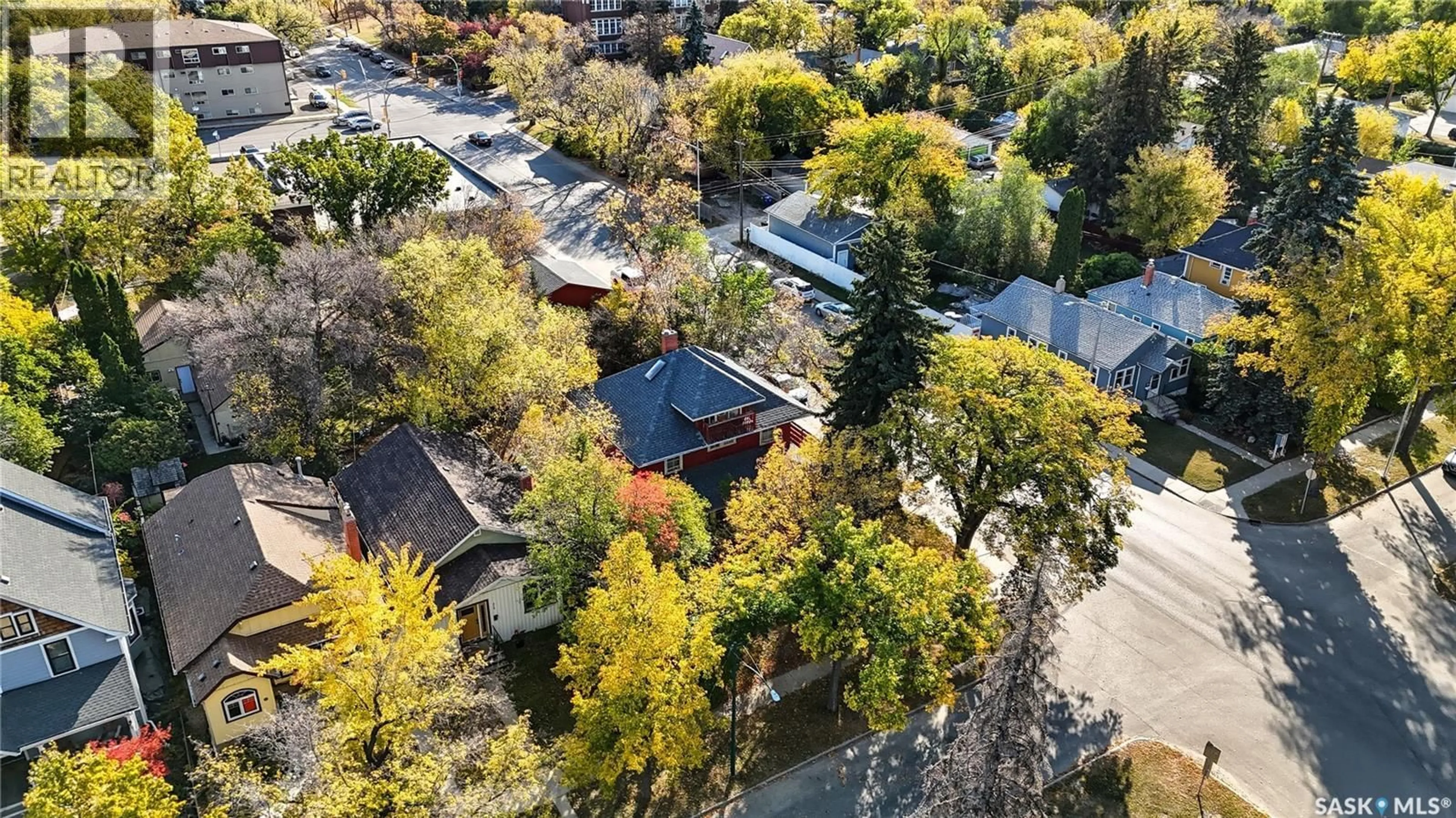 A pic from outside/outdoor area/front of a property/back of a property/a pic from drone, street for 521 ALBERT AVENUE, Saskatoon Saskatchewan S7N1G4