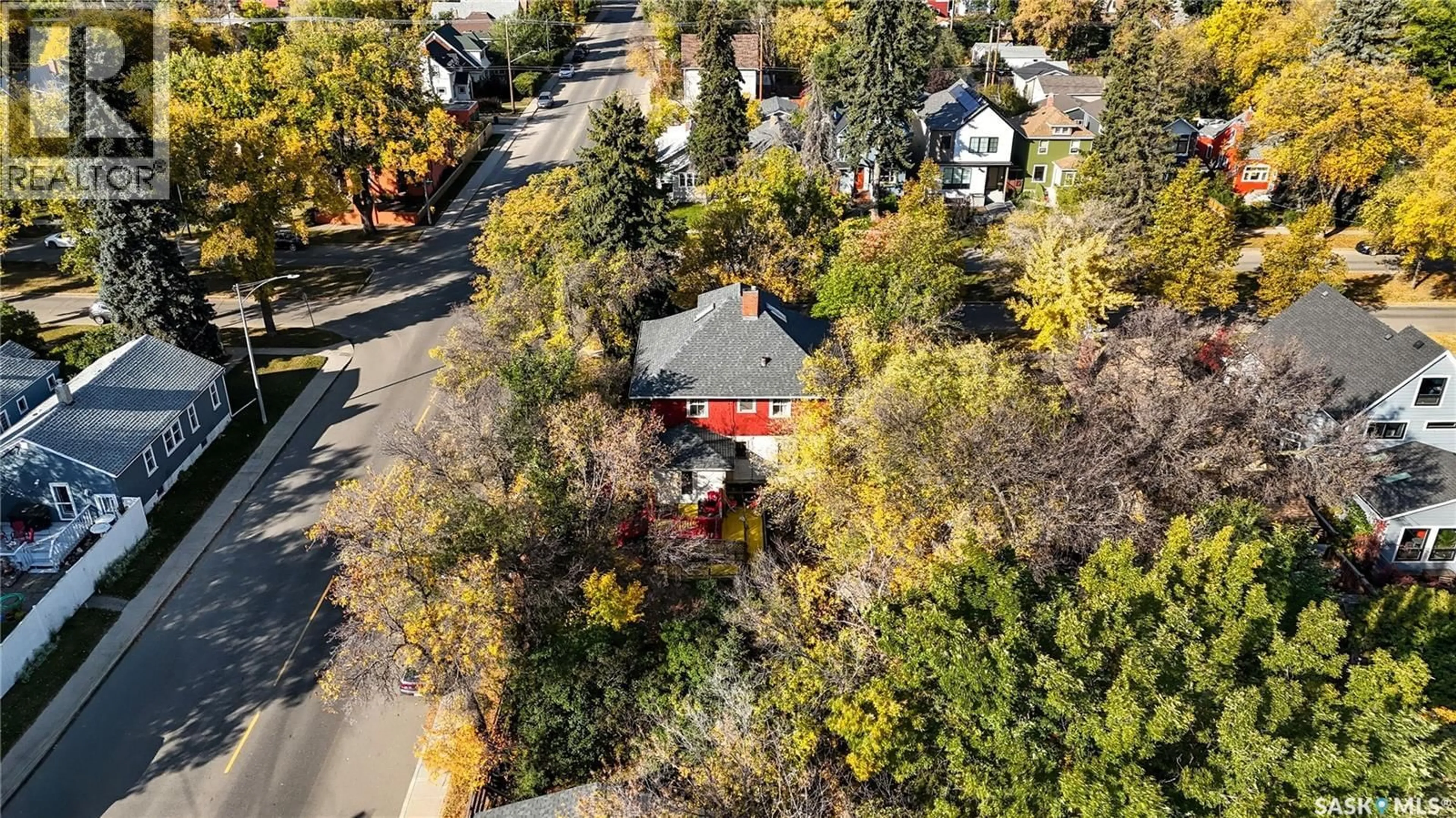 A pic from outside/outdoor area/front of a property/back of a property/a pic from drone, street for 521 ALBERT AVENUE, Saskatoon Saskatchewan S7N1G4