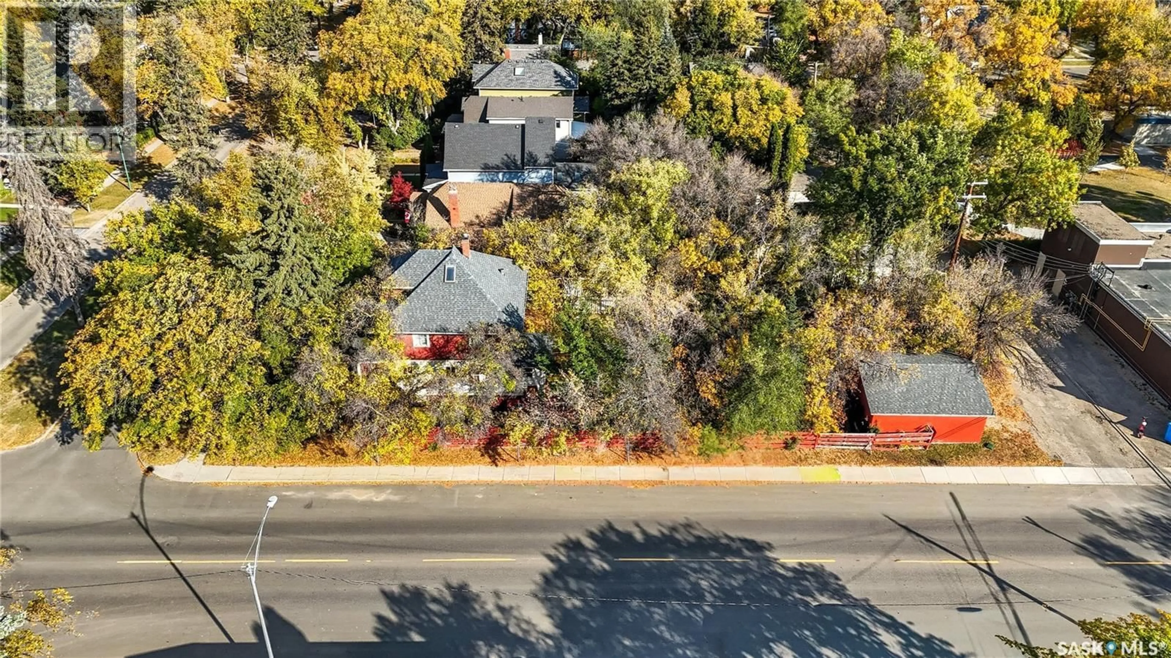 A pic from outside/outdoor area/front of a property/back of a property/a pic from drone, street for 521 ALBERT AVENUE, Saskatoon Saskatchewan S7N1G4