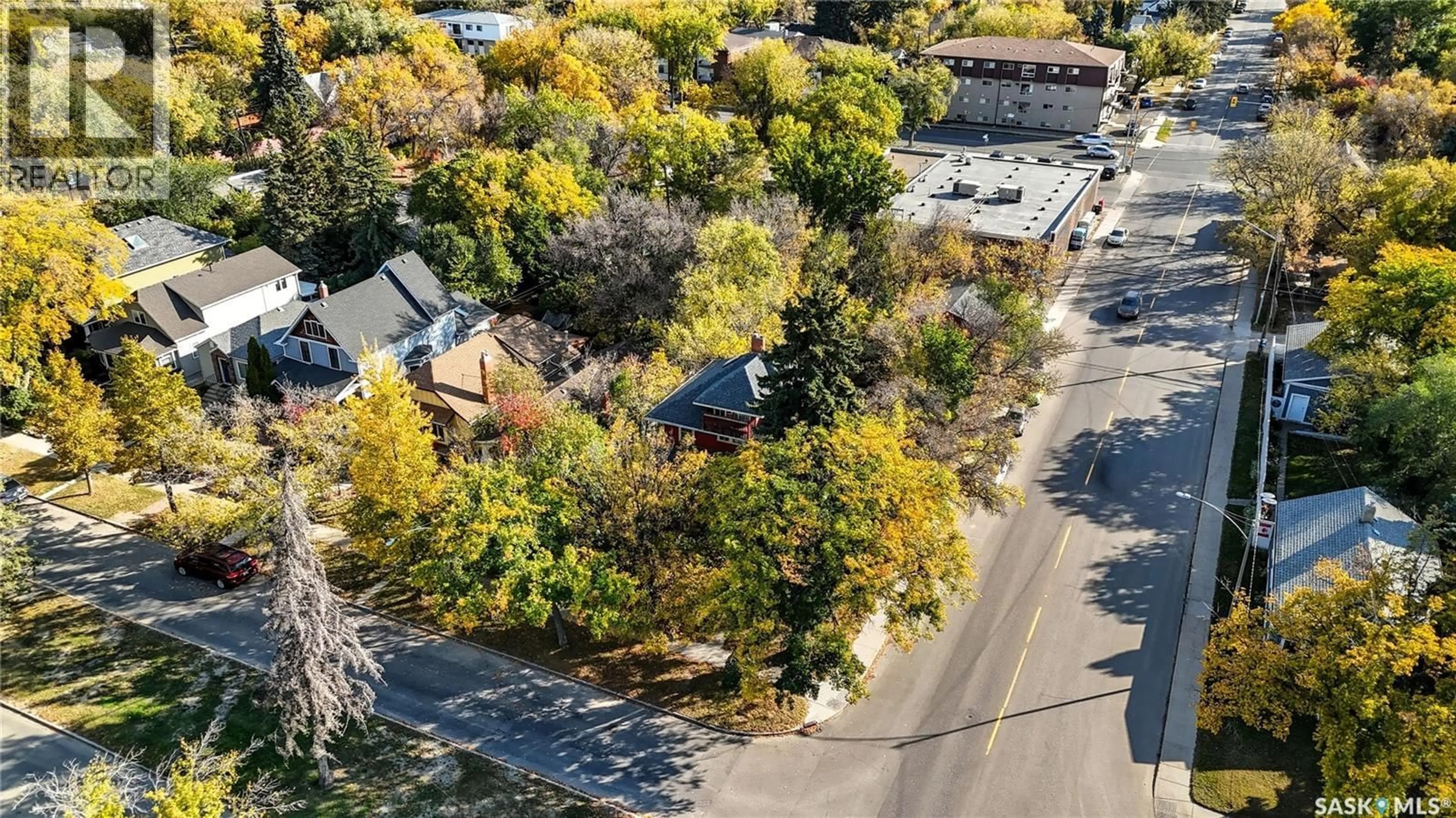 A pic from outside/outdoor area/front of a property/back of a property/a pic from drone, street for 521 ALBERT AVENUE, Saskatoon Saskatchewan S7N1G4