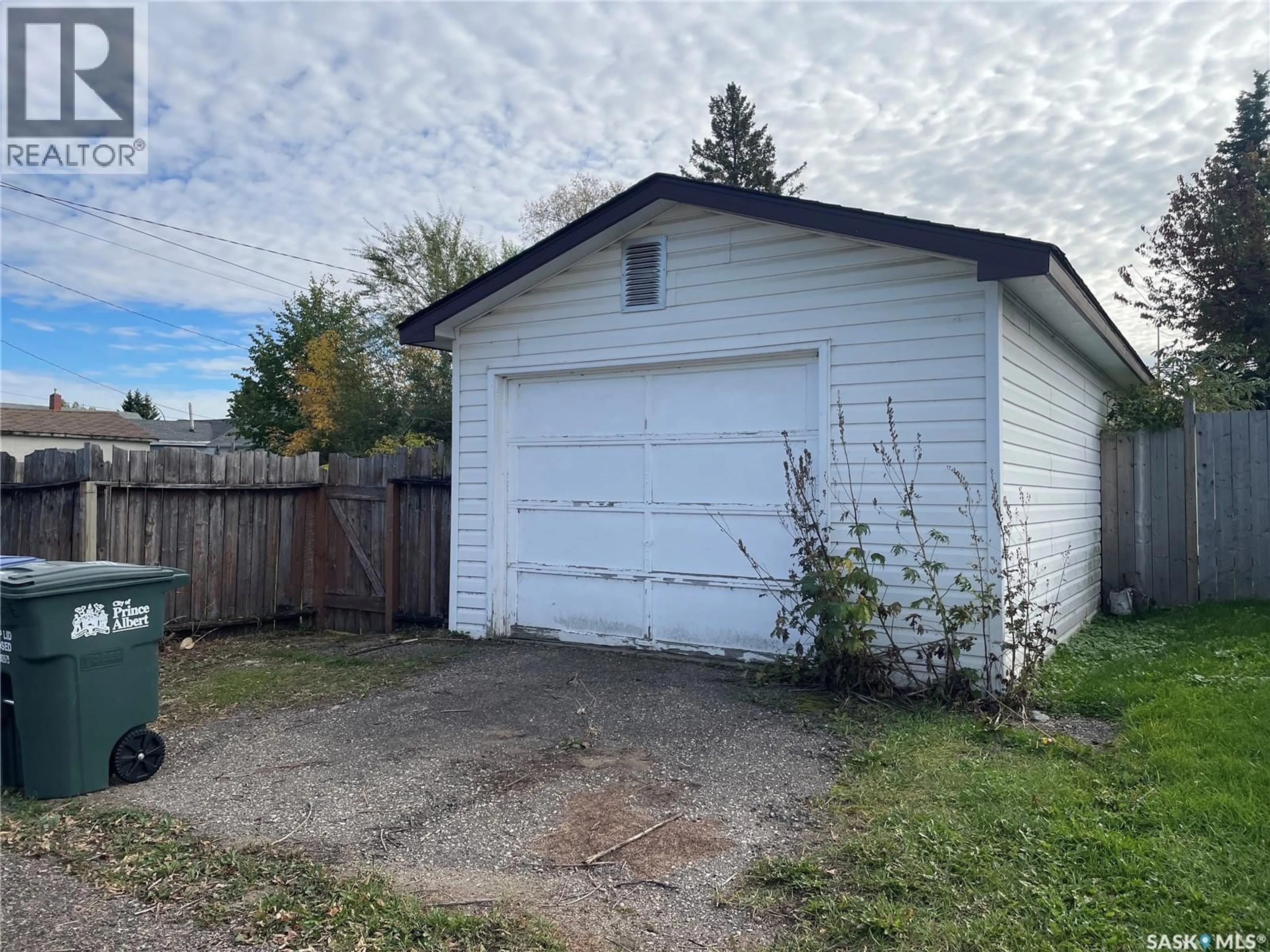 Shed for 628 5TH STREET, Prince Albert Saskatchewan S6V0M2