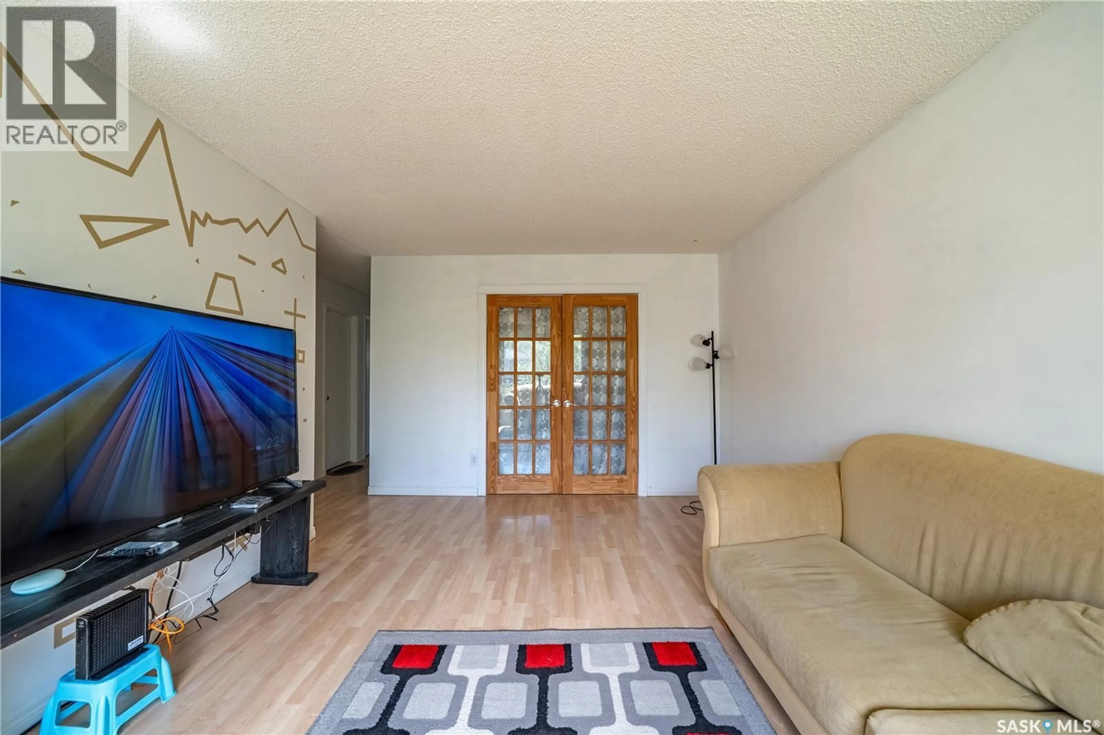 Living room with furniture, wood/laminate floor for 198 THOMSON AVENUE, Regina Saskatchewan S4N5L3