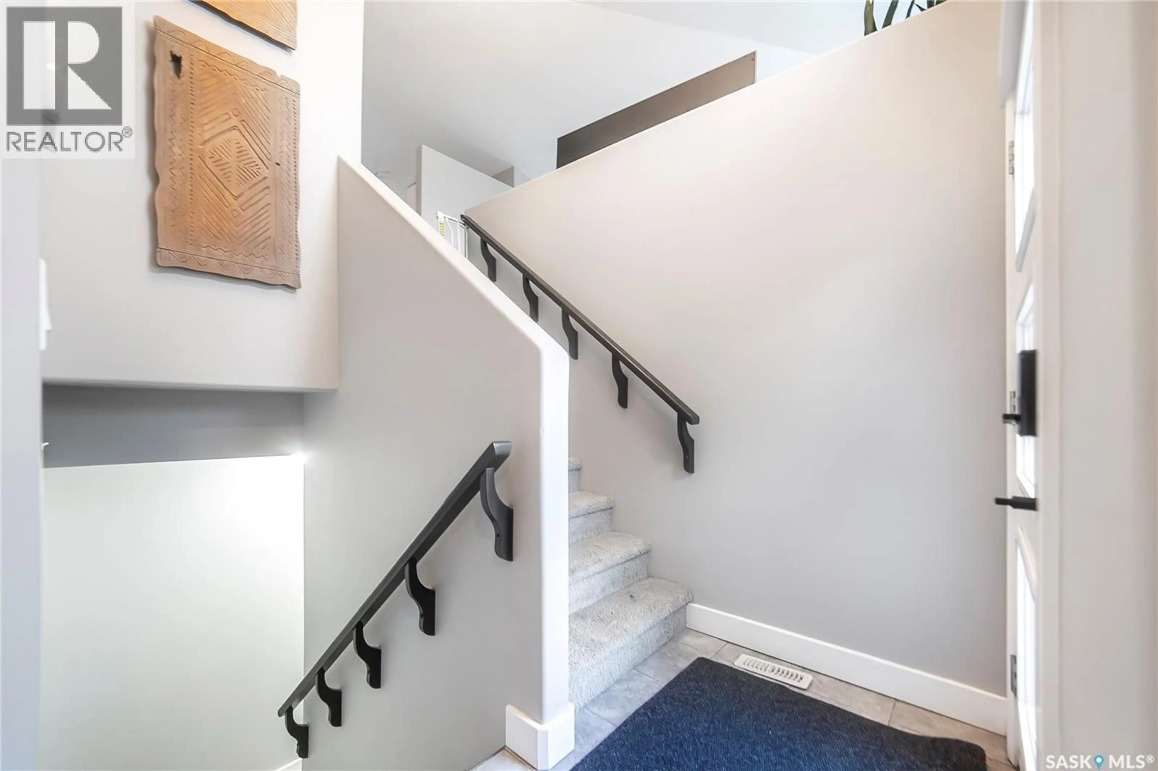 Stairs for 343 LANGLOIS WAY, Saskatoon Saskatchewan S7T1C9