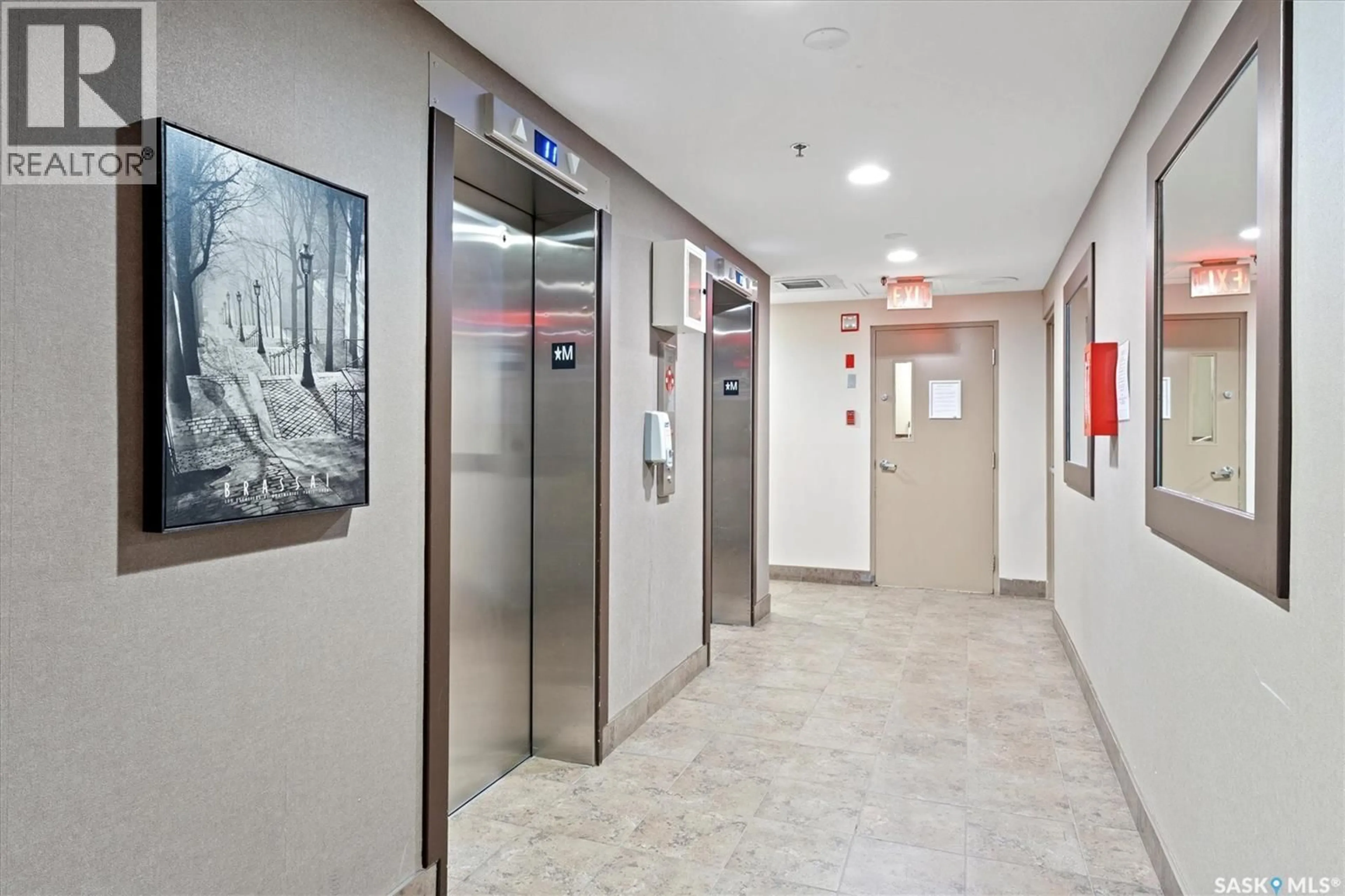 Indoor foyer for 510 - 704 5TH AVENUE N, Saskatoon Saskatchewan S7K2R2