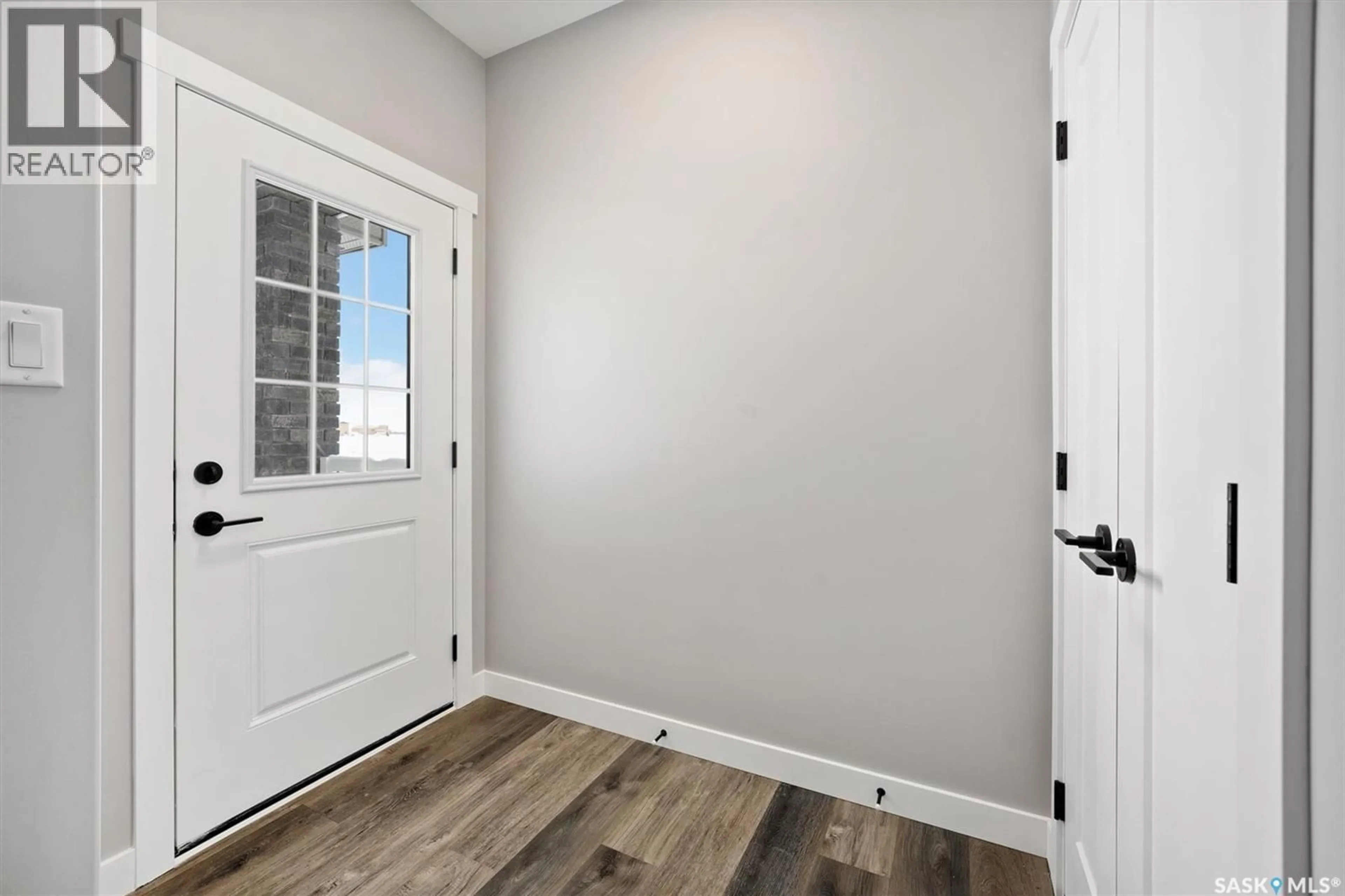 Indoor entryway for 214 FORTOSKY CRESCENT, Saskatoon Saskatchewan S7M5X3