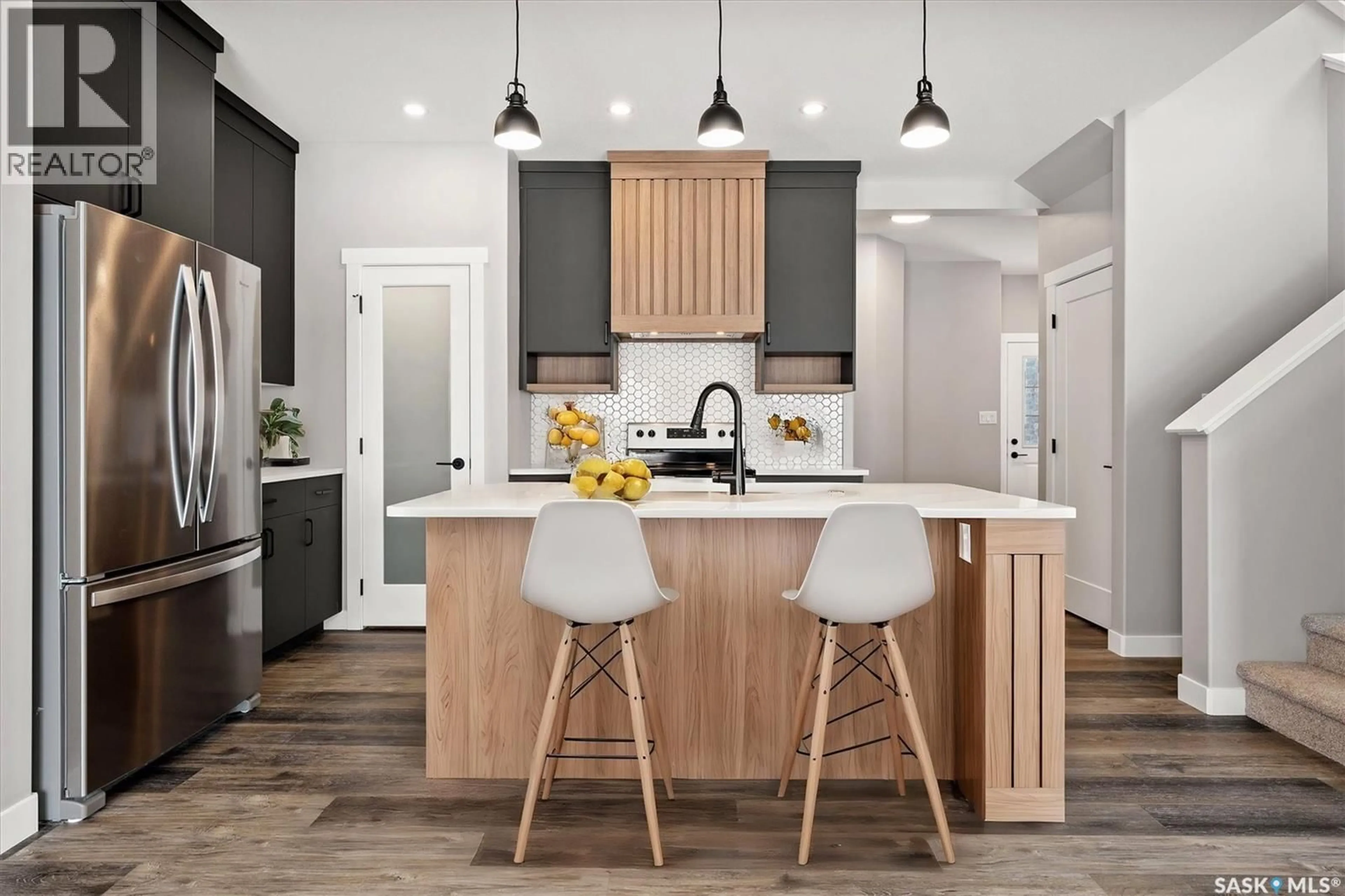 Contemporary kitchen, unknown for 214 FORTOSKY CRESCENT, Saskatoon Saskatchewan S7M5X3