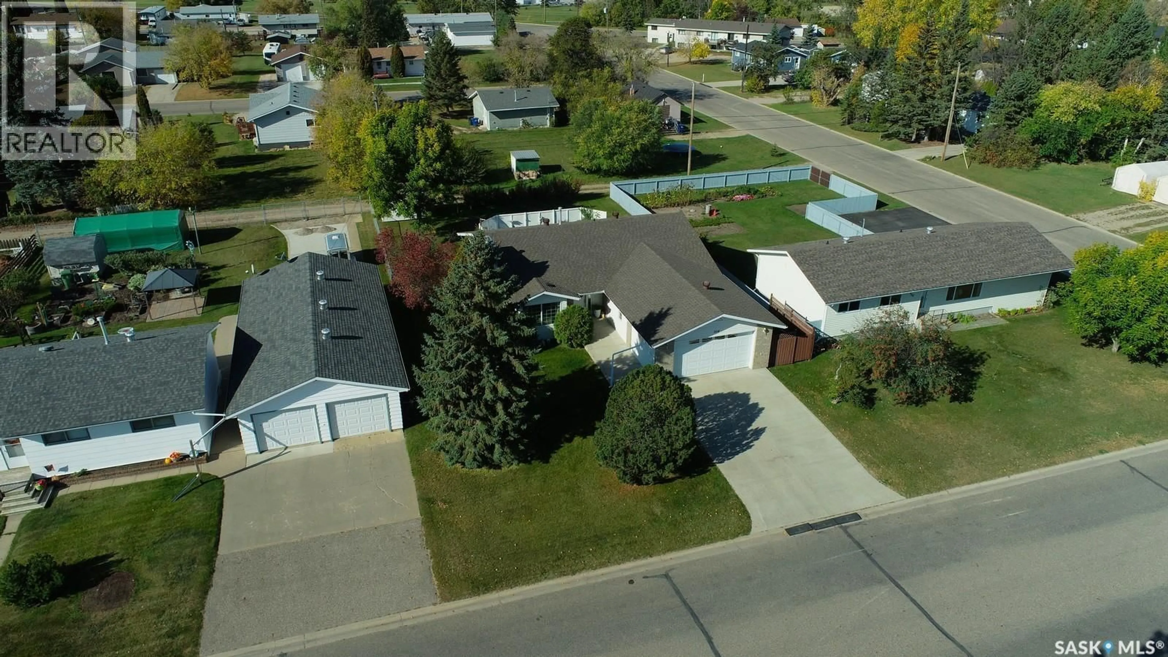 A pic from outside/outdoor area/front of a property/back of a property/a pic from drone, street for 324 5TH STREET, Nipawin Saskatchewan S0E1E0