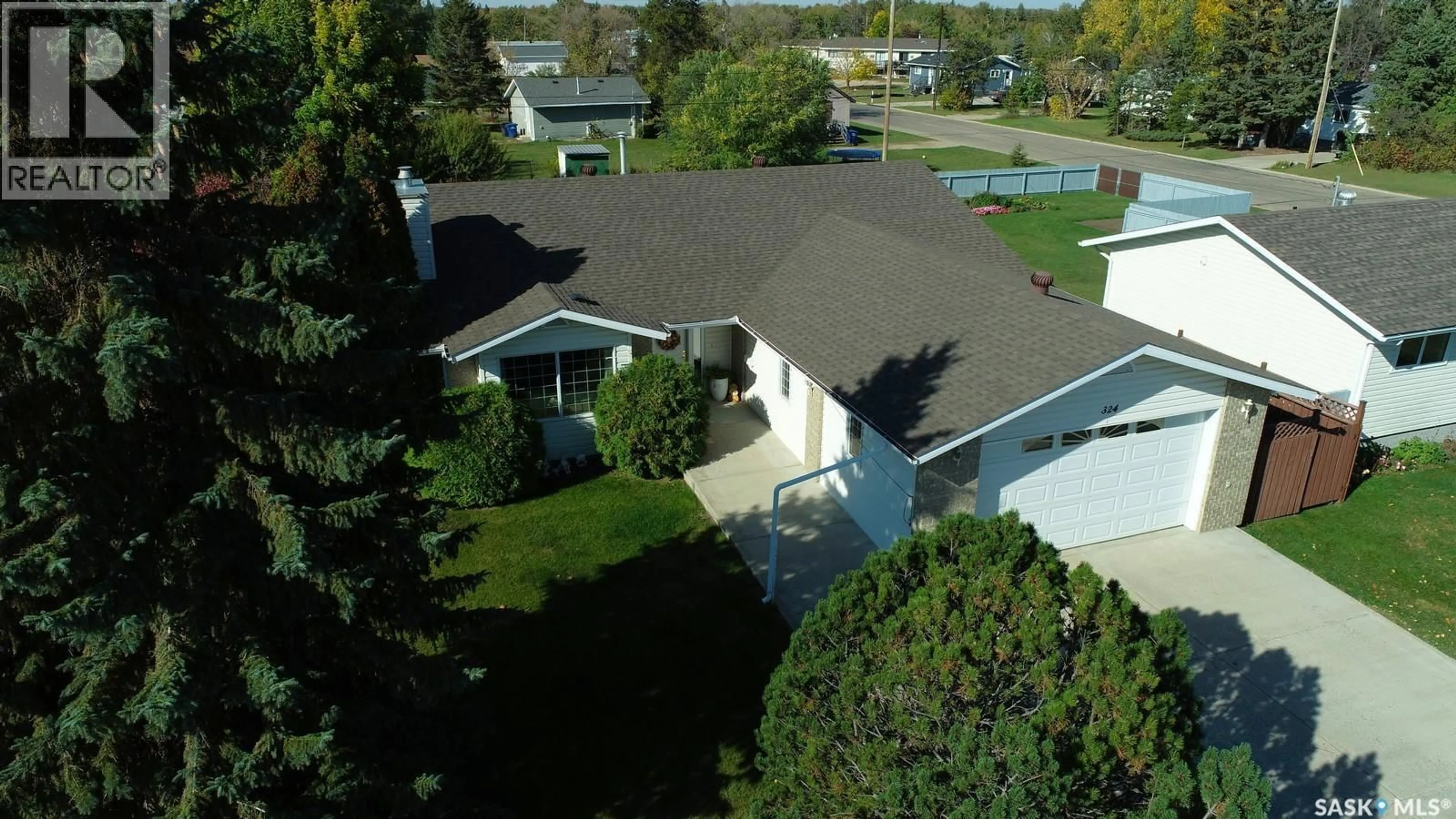 A pic from outside/outdoor area/front of a property/back of a property/a pic from drone, street for 324 5TH STREET, Nipawin Saskatchewan S0E1E0