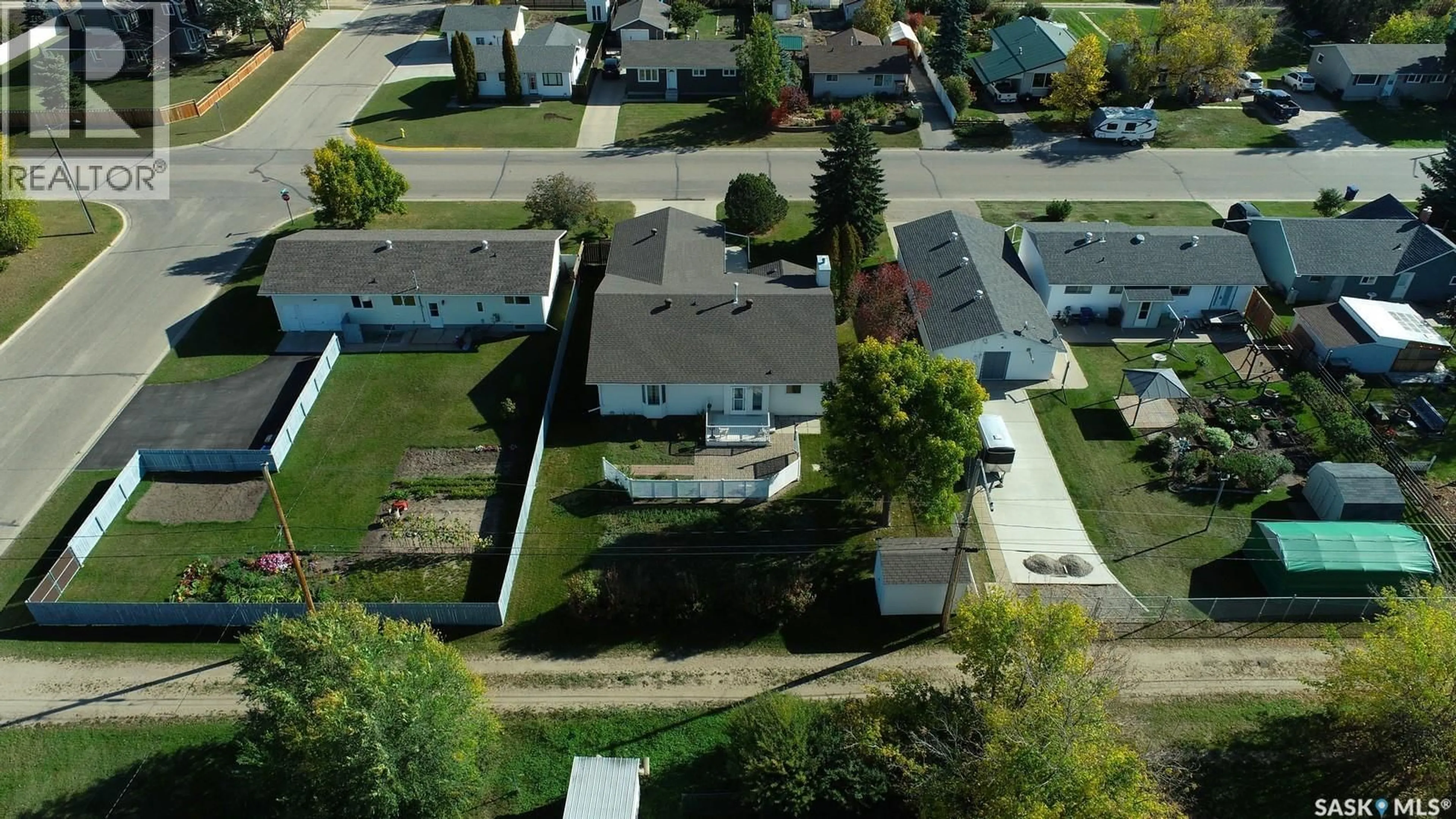A pic from outside/outdoor area/front of a property/back of a property/a pic from drone, street for 324 5TH STREET, Nipawin Saskatchewan S0E1E0