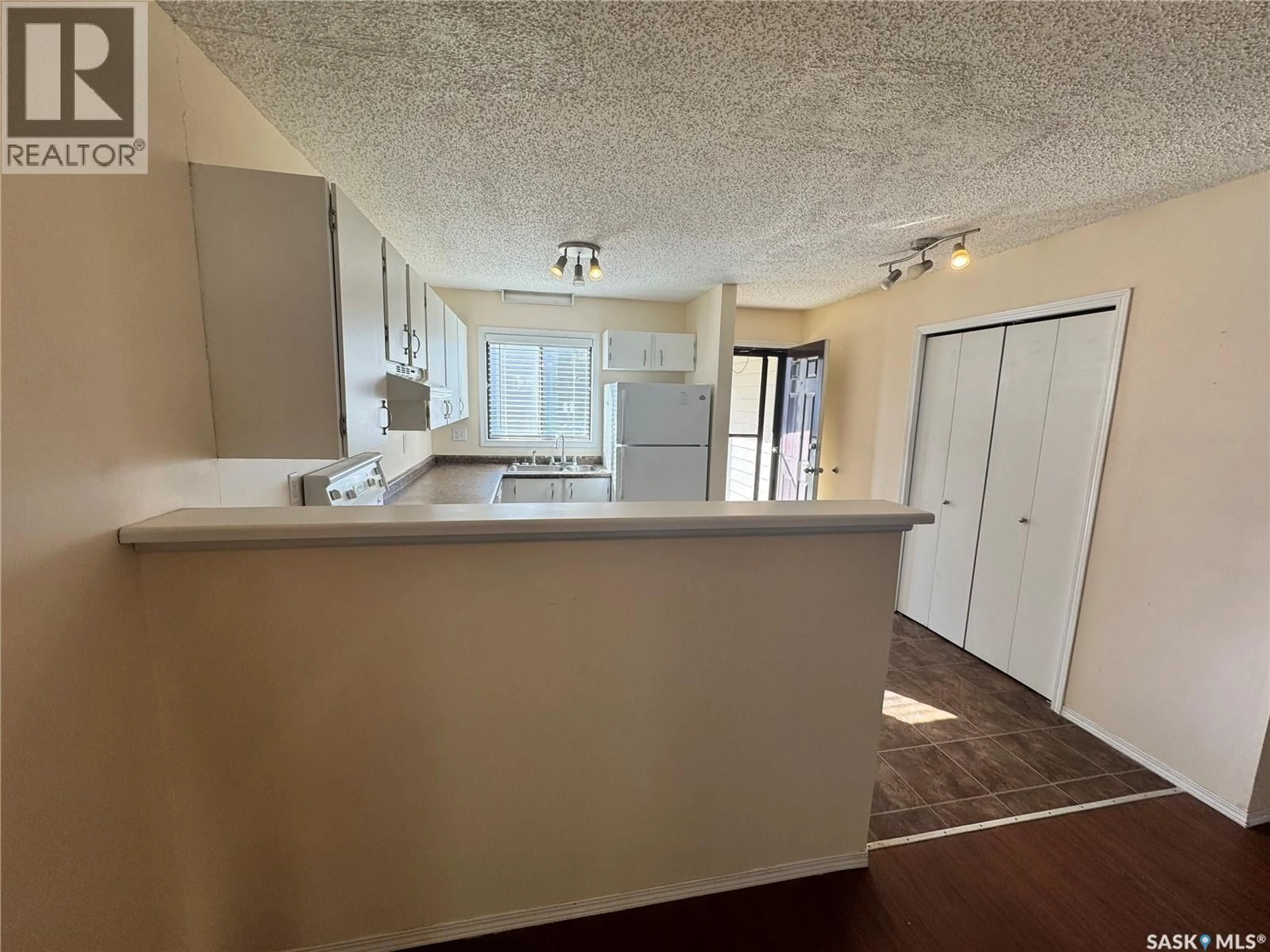 Standard kitchen, unknown for 308 CEDAR MEADOW DRIVE, Regina Saskatchewan S4X3J5