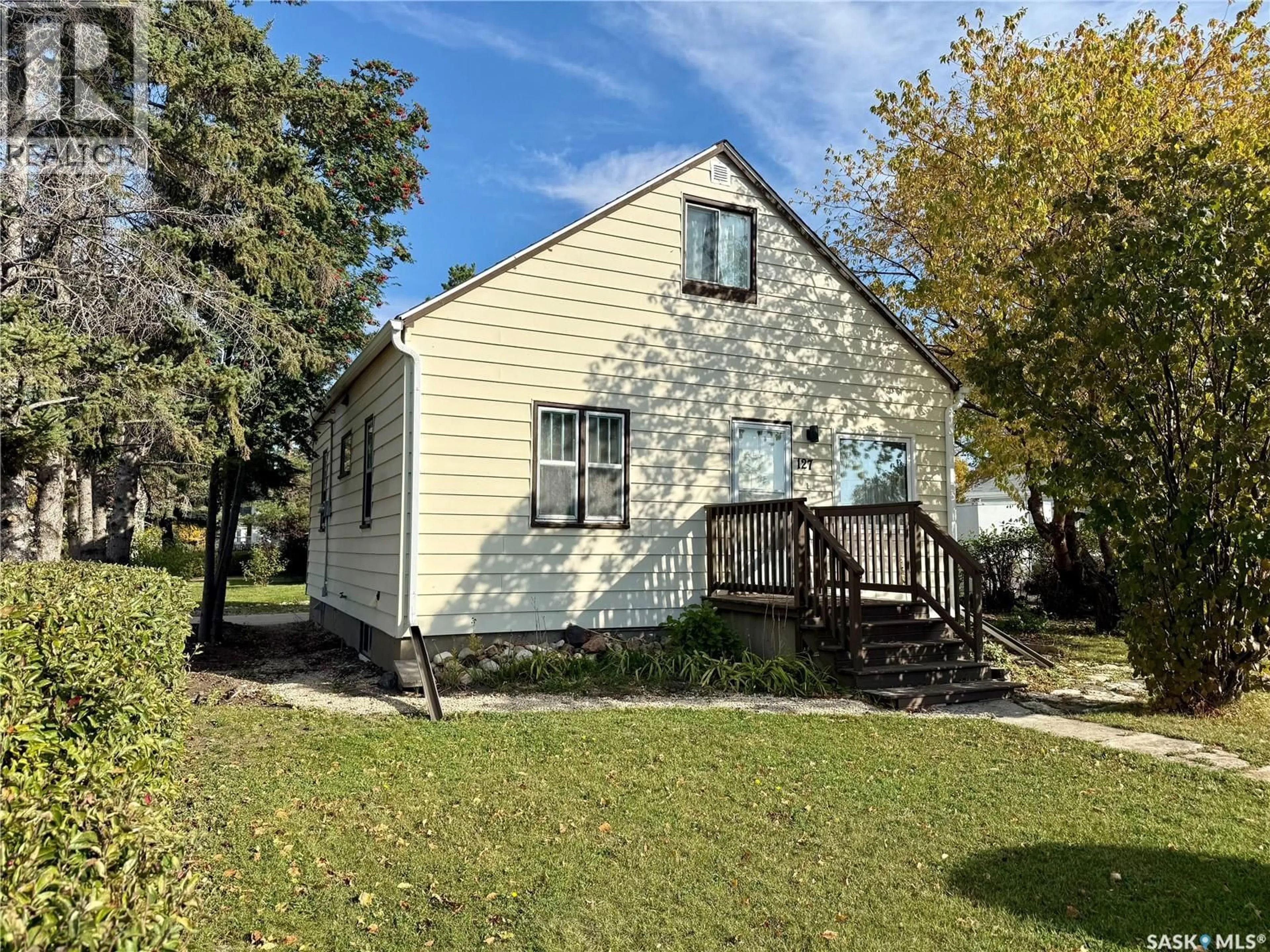 Home with vinyl exterior material, street for 127 DARLINGTON AVENUE, Yorkton Saskatchewan S3N0C8