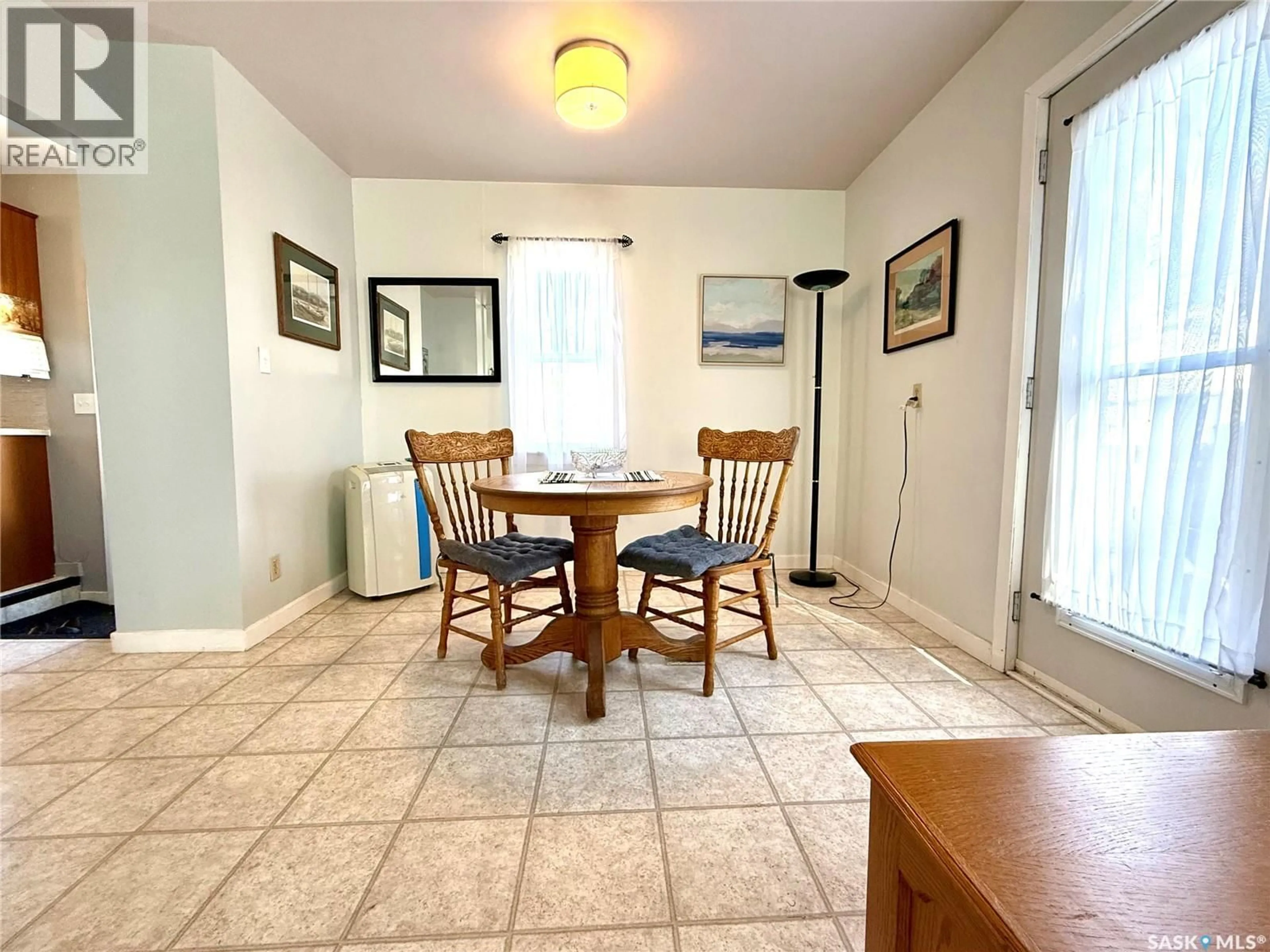 Dining room, ceramic/tile floor for 127 DARLINGTON AVENUE, Yorkton Saskatchewan S3N0C8
