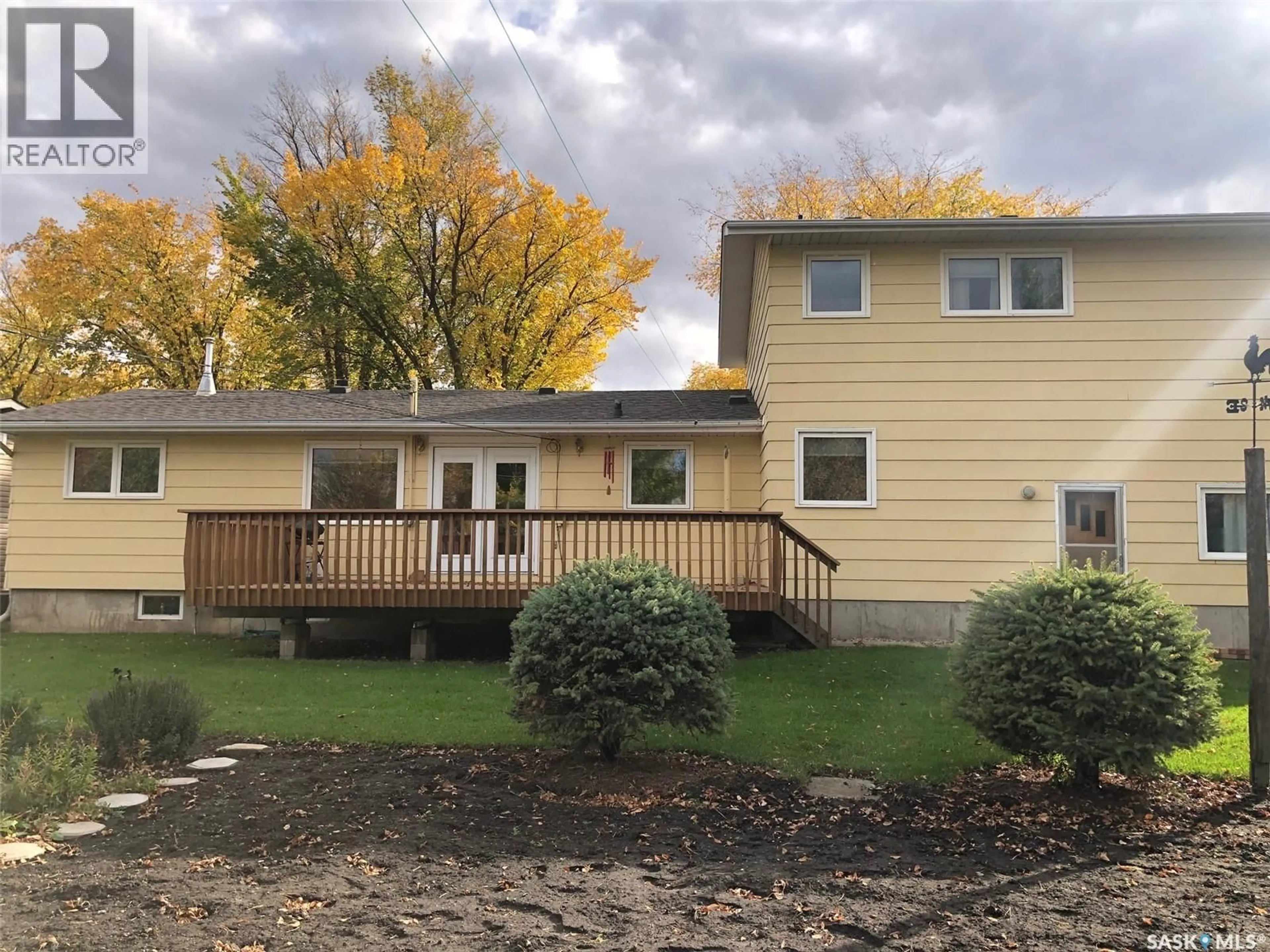 Home with vinyl exterior material, street for 123 JOHNSON CRESCENT, Canora Saskatchewan S0A0L0