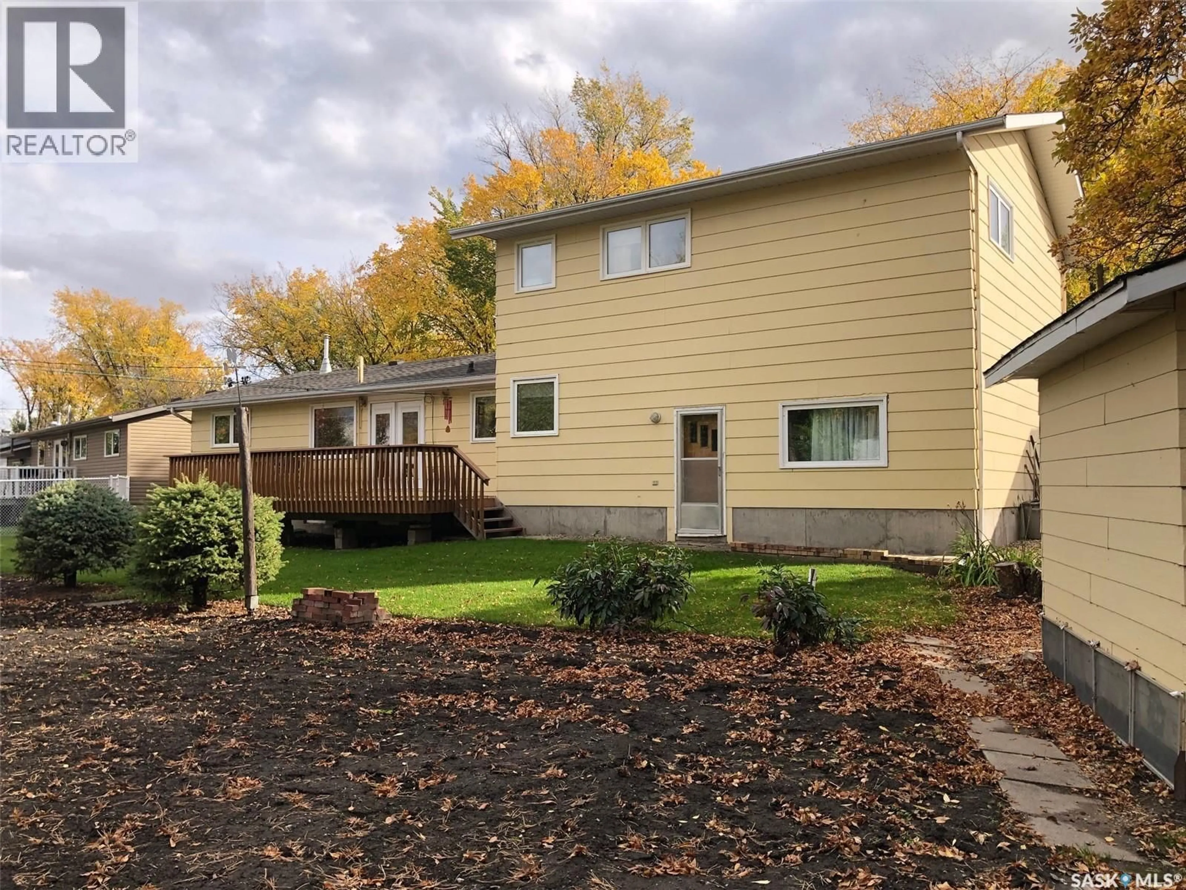 Home with vinyl exterior material, unknown for 123 JOHNSON CRESCENT, Canora Saskatchewan S0A0L0