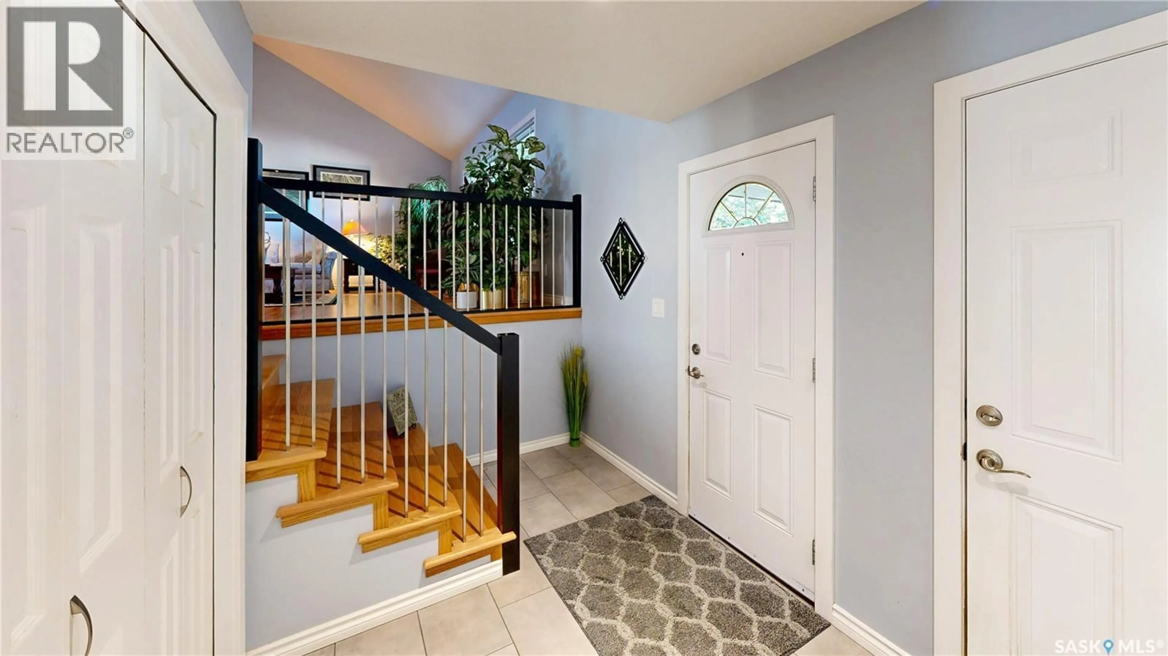 Indoor entryway for 55 METCALFE ROAD, Regina Saskatchewan S4V0H6