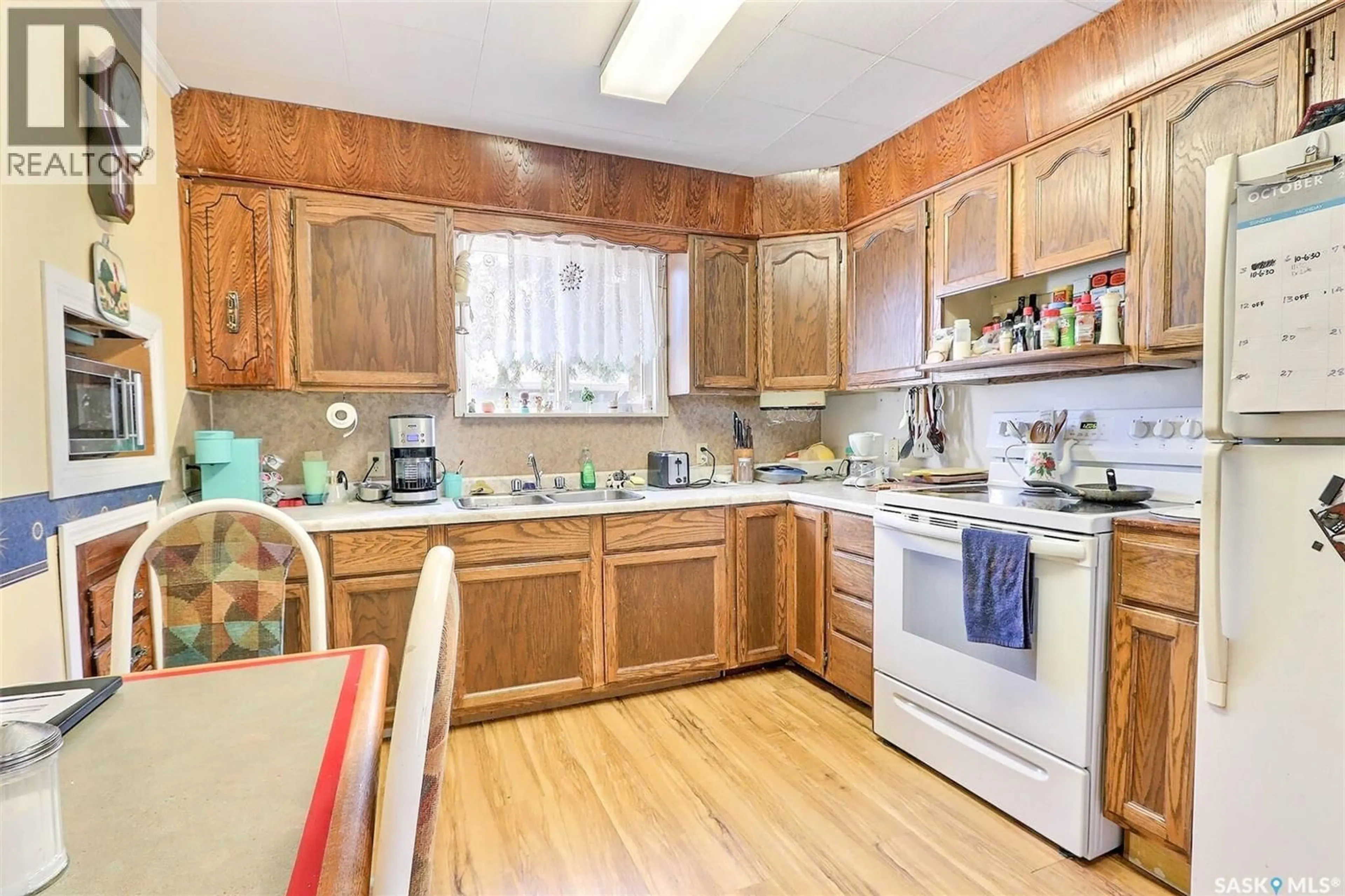 Standard kitchen, unknown for 258 PINE STREET, Buckland Rm No. 491 Saskatchewan S6V5R3