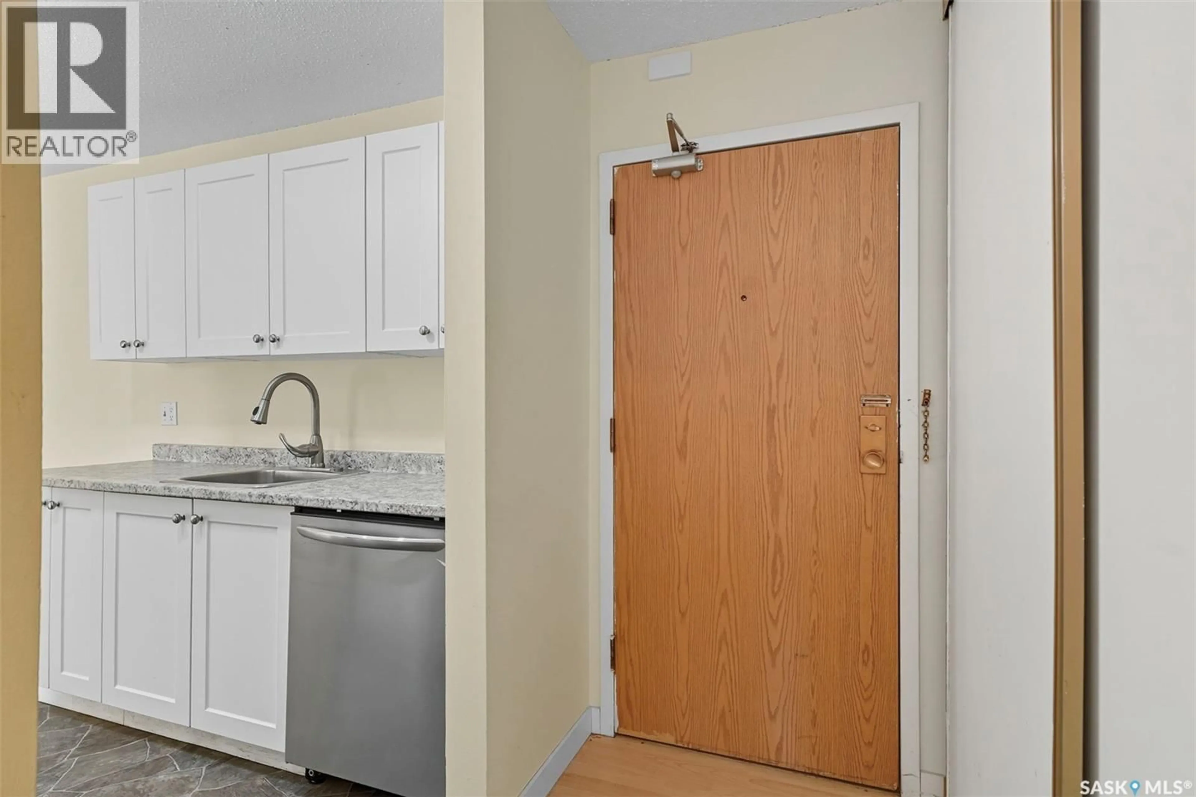 Standard kitchen, unknown for 207C - 206 TAIT PLACE, Saskatoon Saskatchewan S7H5L7