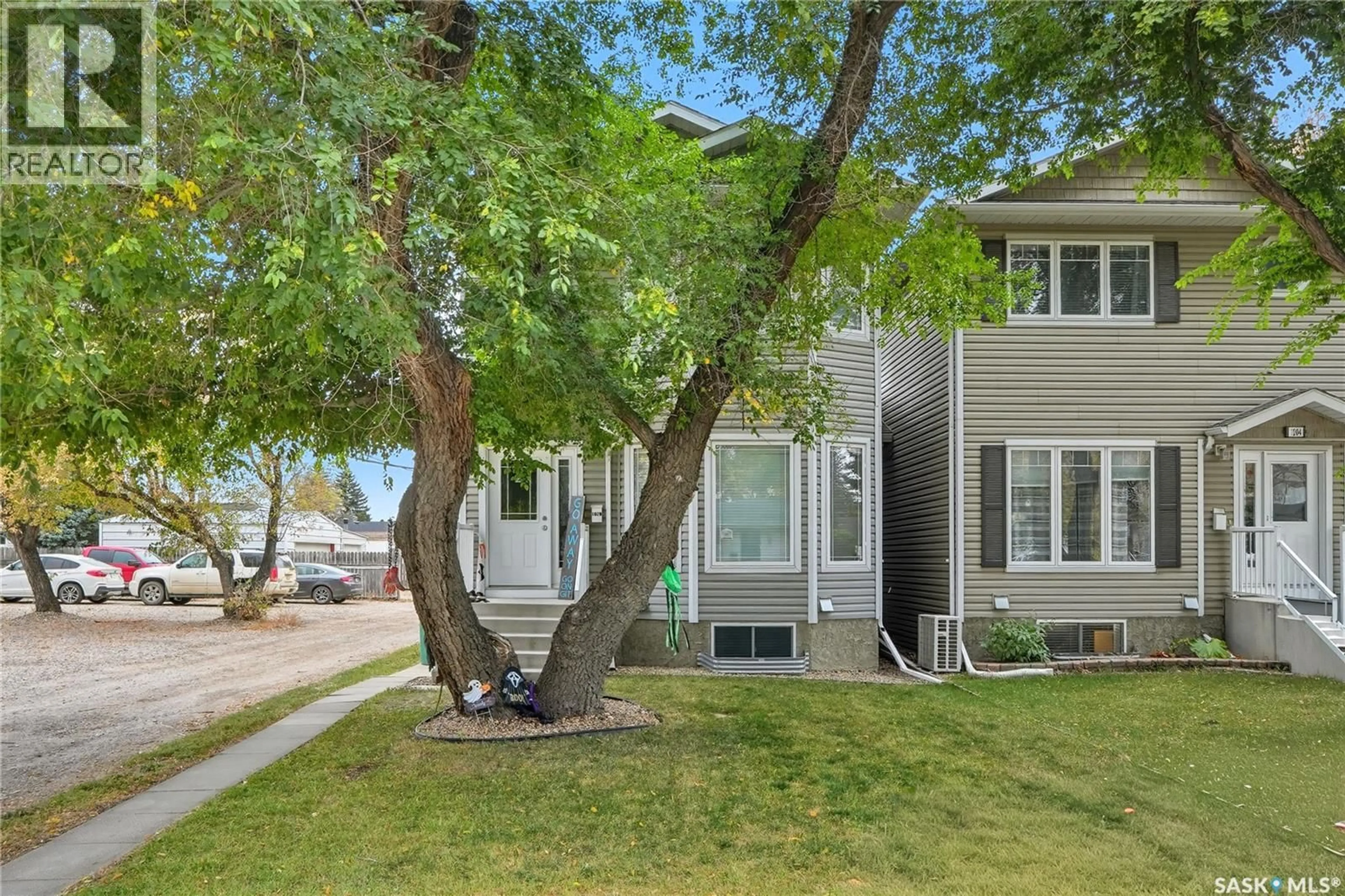 Home with vinyl exterior material, street for 102 EVANS STREET, Saskatoon Saskatchewan S7N2B2