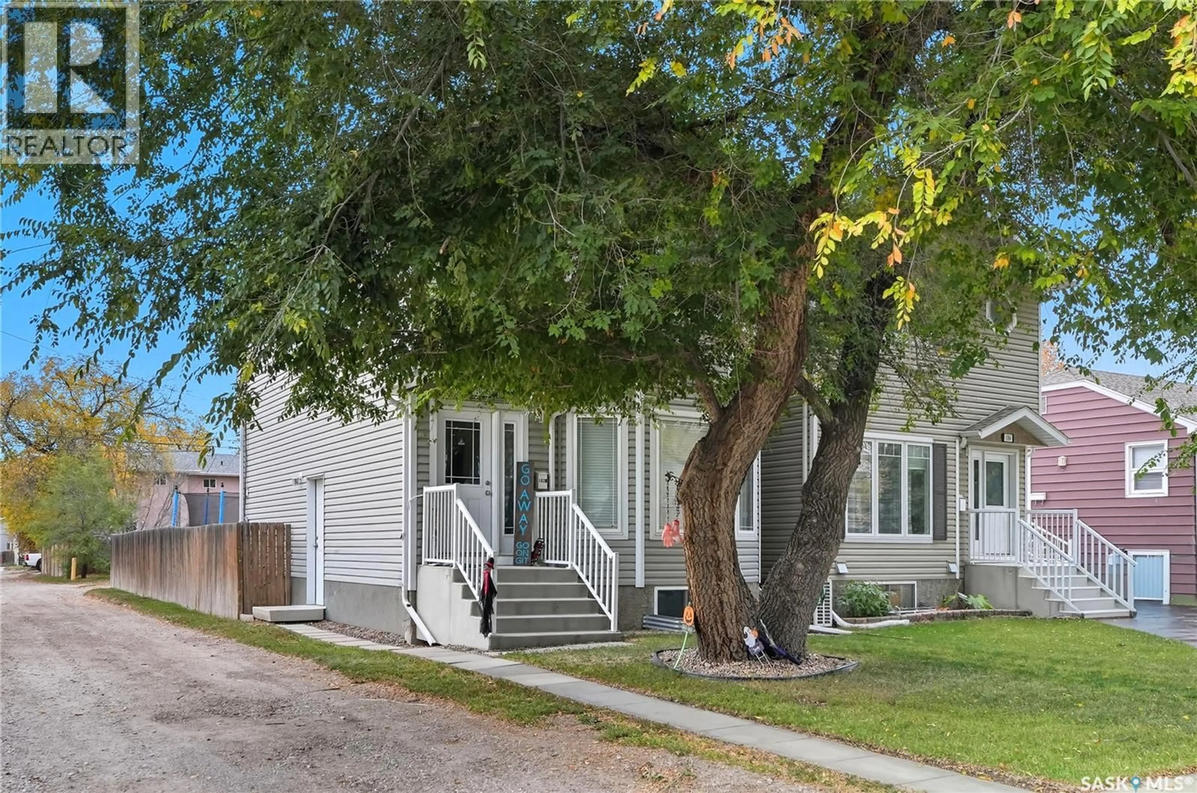 Home with vinyl exterior material, street for 102 EVANS STREET, Saskatoon Saskatchewan S7N2B2