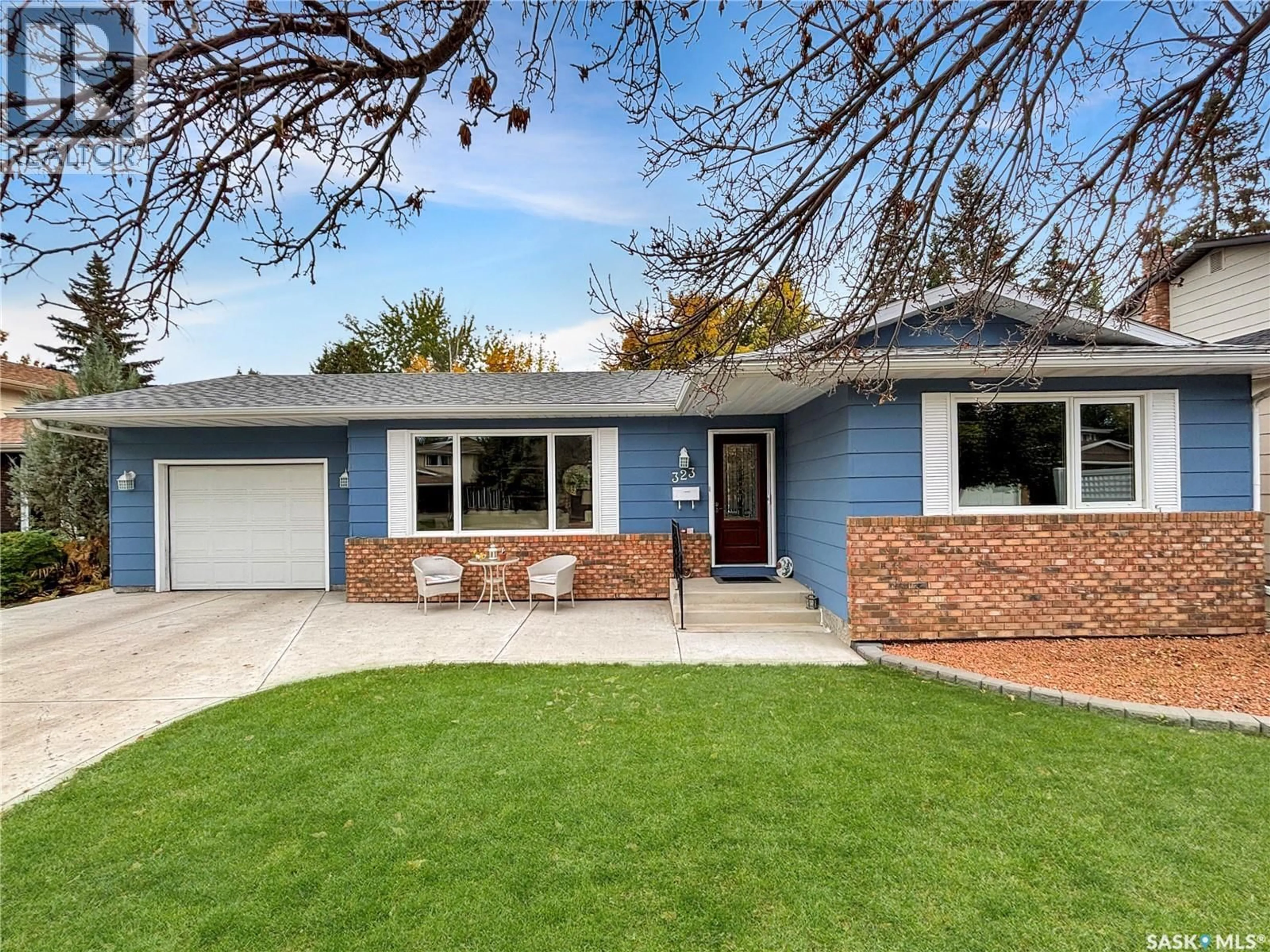 Home with vinyl exterior material, street for 323 TOBIN CRESCENT, Saskatoon Saskatchewan S7K4N4