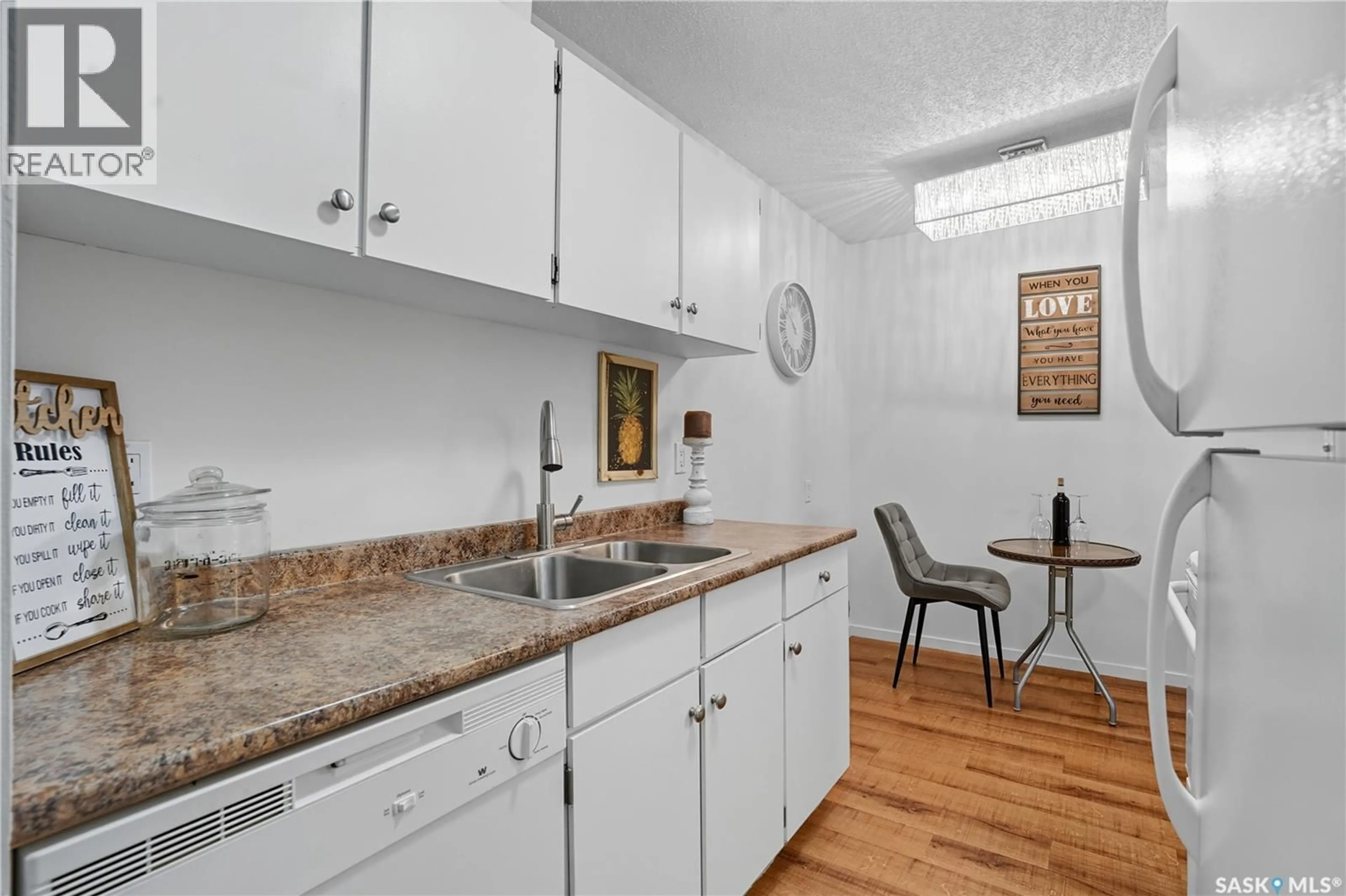 Standard kitchen, unknown for 855 - 104 WOLLASTON CRESCENT, Saskatoon Saskatchewan S7J4G1