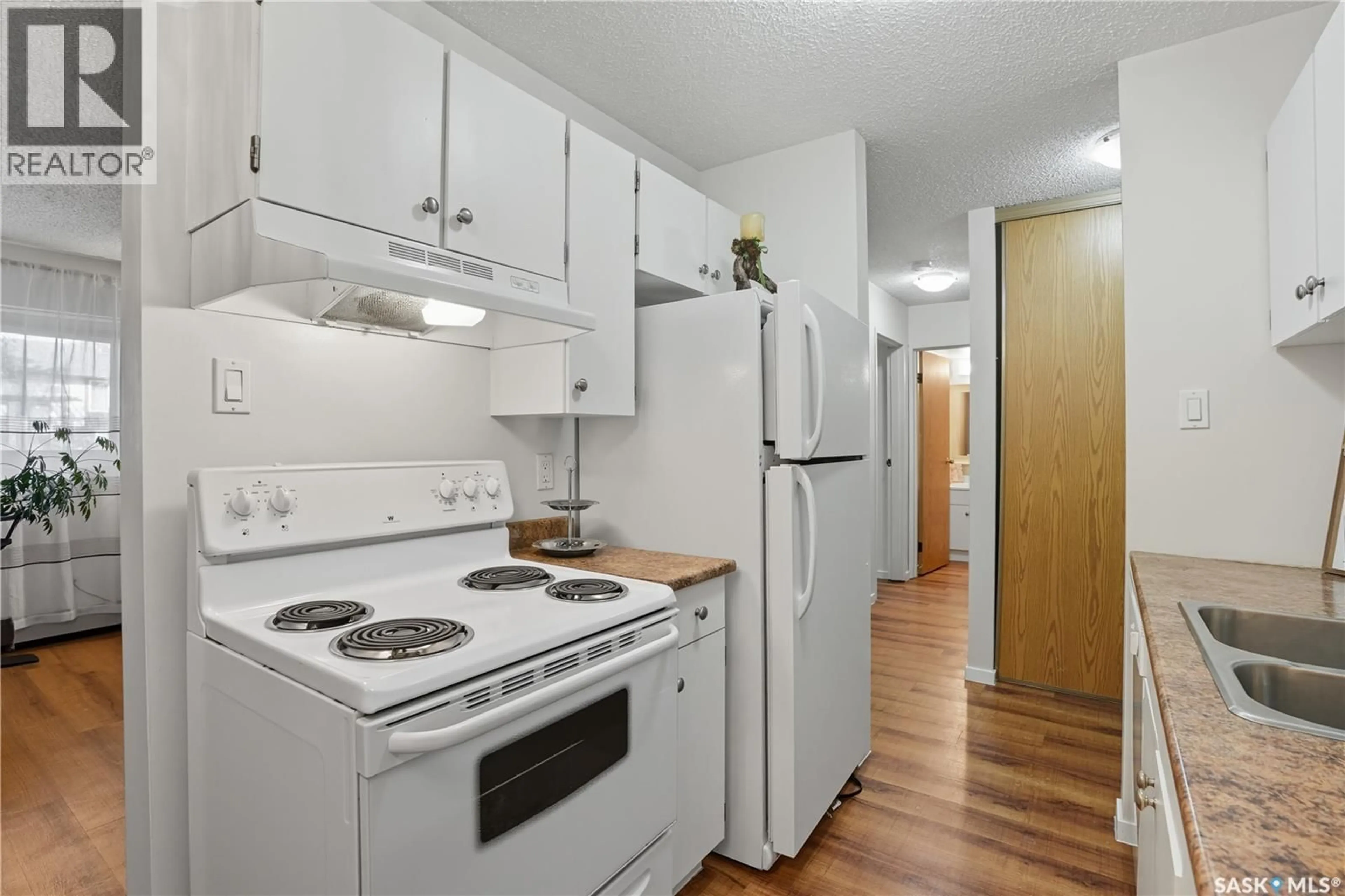 Standard kitchen, wood/laminate floor for 855 - 104 WOLLASTON CRESCENT, Saskatoon Saskatchewan S7J4G1