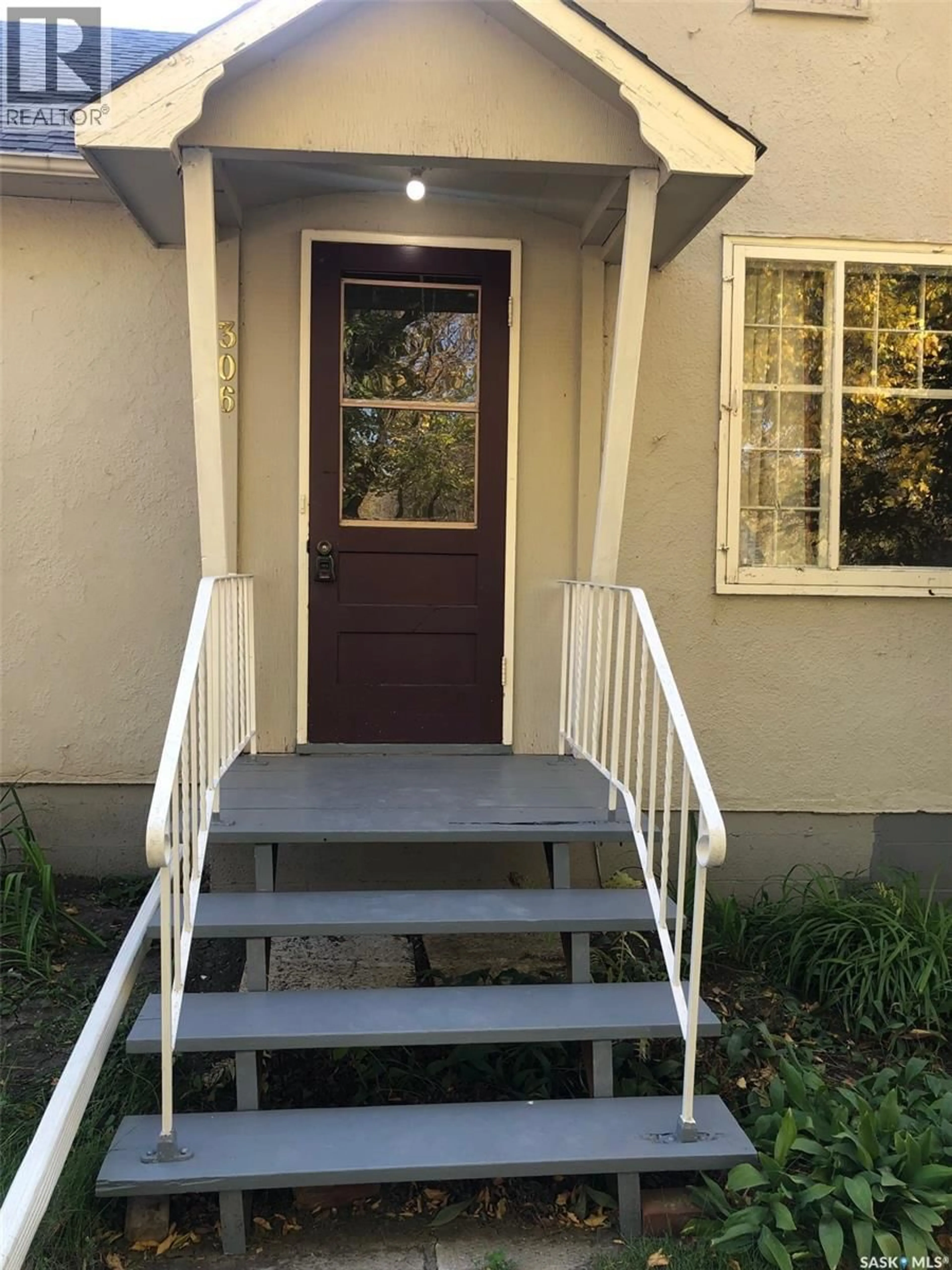 Indoor entryway for 306 COTTER STREET, Kamsack Saskatchewan S0A1S0