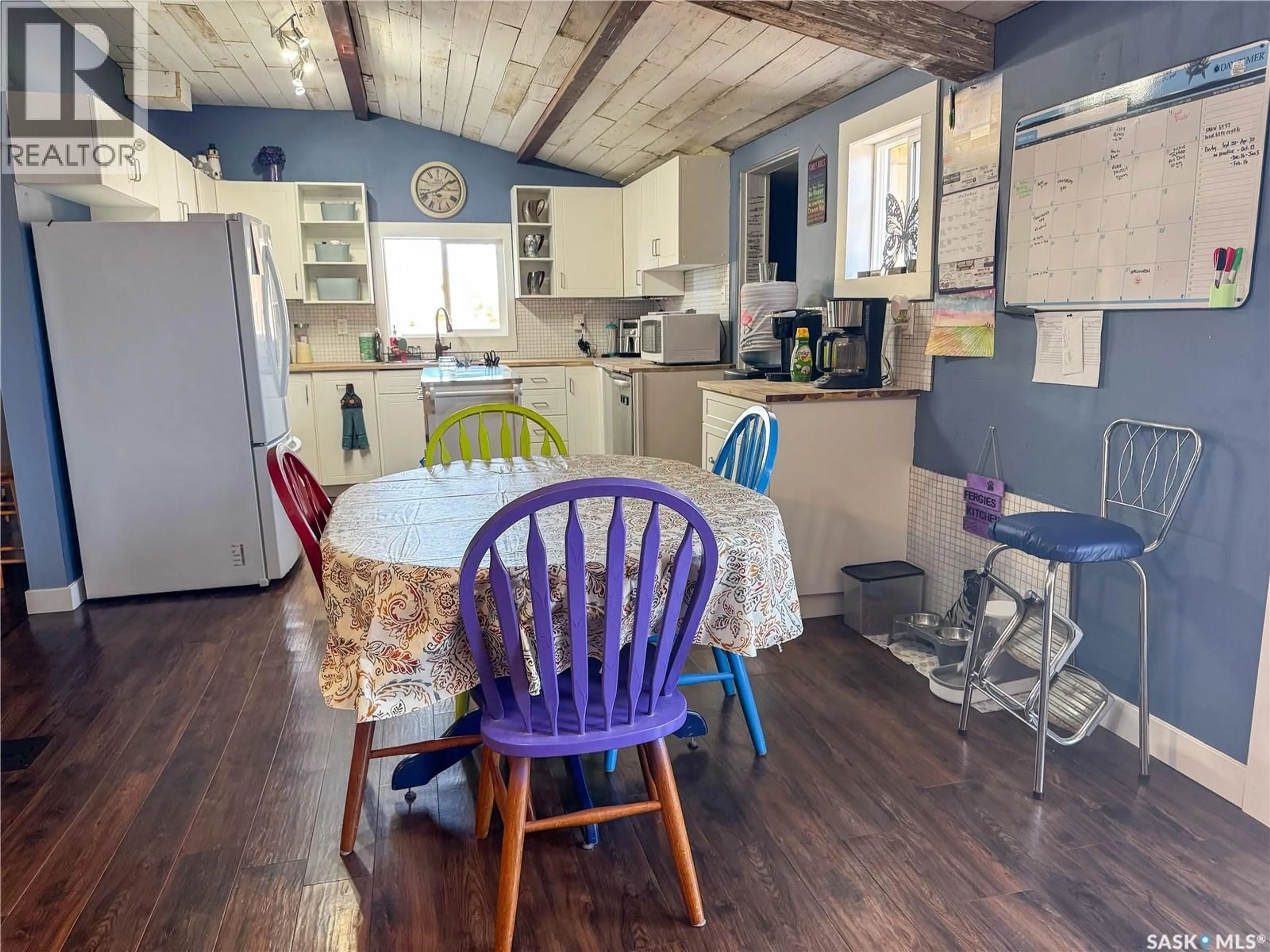 Open concept kitchen, unknown for 135 6TH AVENUE, Swift Current Saskatchewan S9H0L7