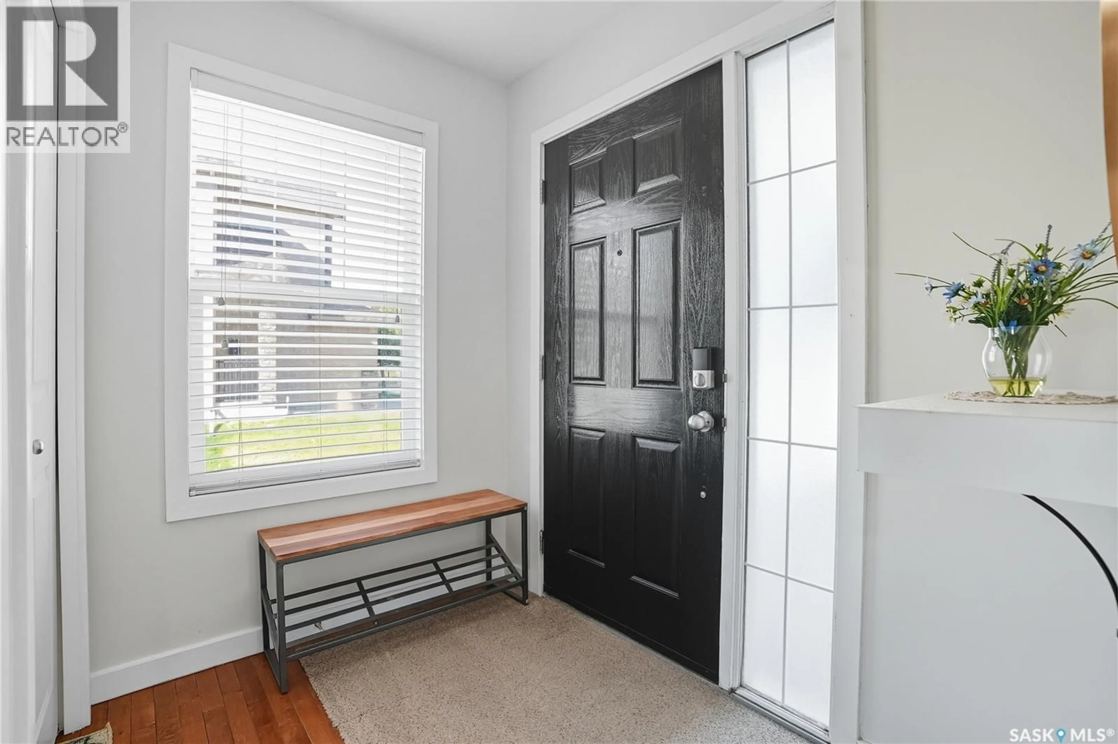 Indoor entryway for 204 - 710 GORDON ROAD, Saskatoon Saskatchewan S7T0J5