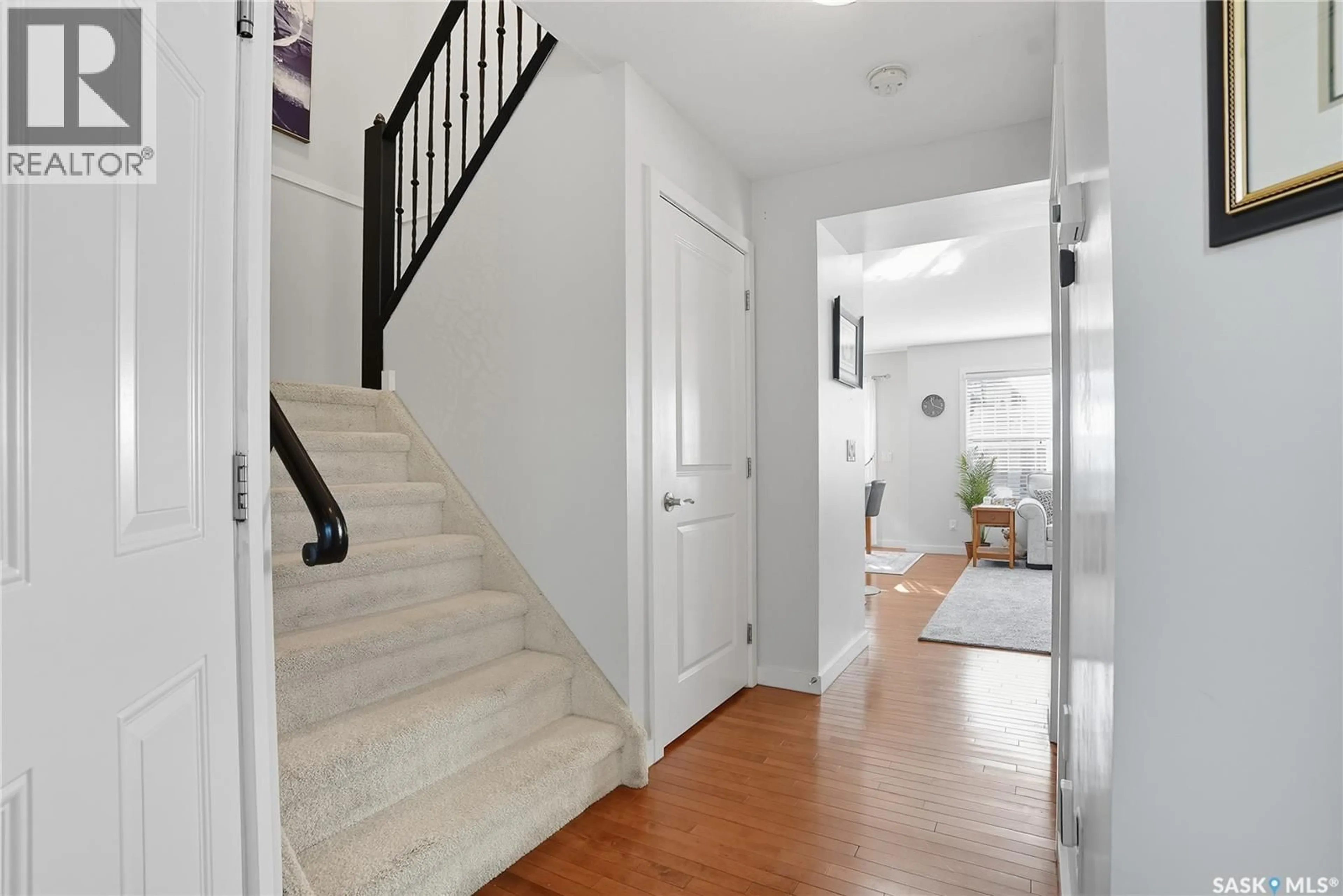 Indoor entryway for 204 - 710 GORDON ROAD, Saskatoon Saskatchewan S7T0J5