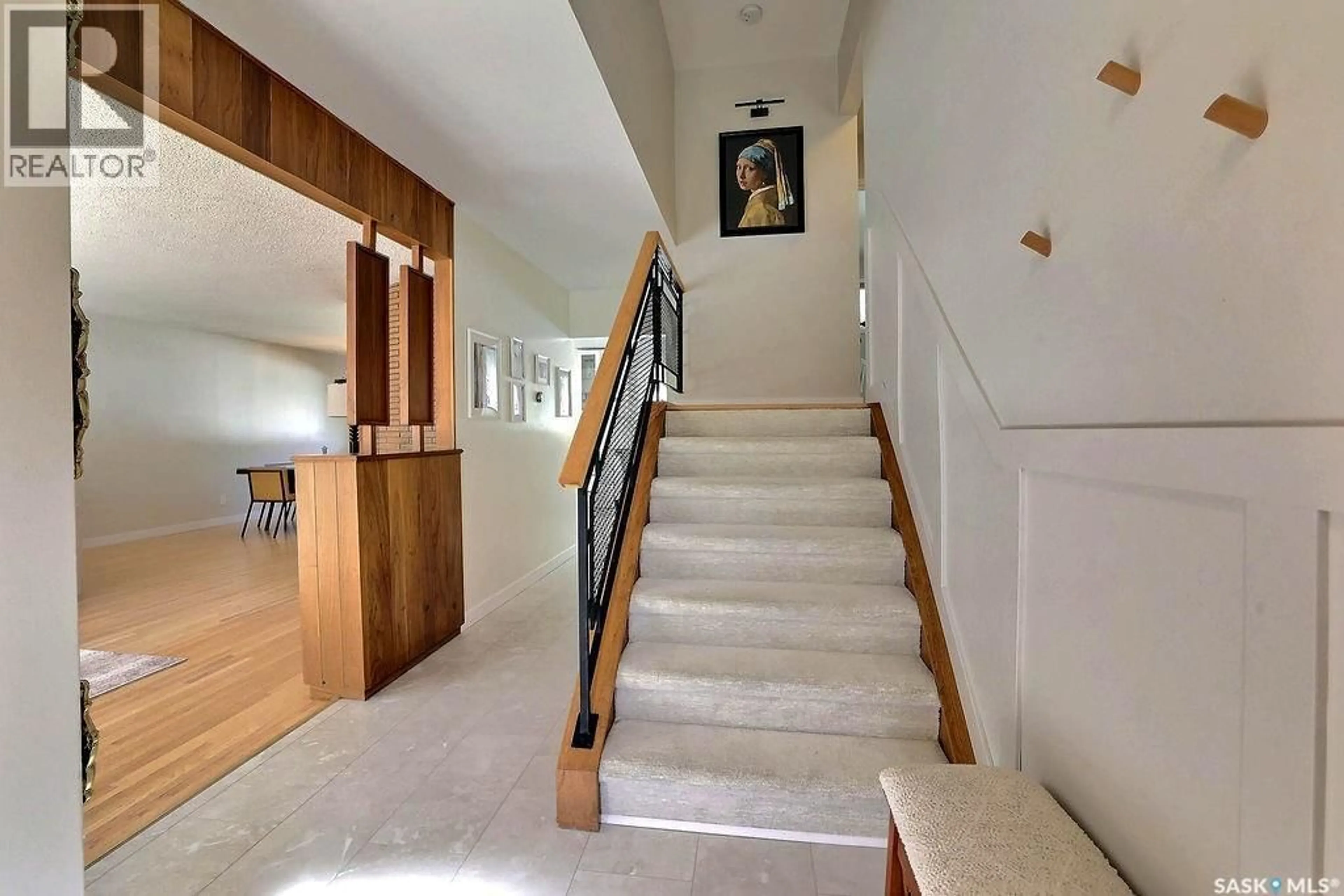 Indoor foyer for 4318 CASTLE ROAD, Regina Saskatchewan S4S4W3