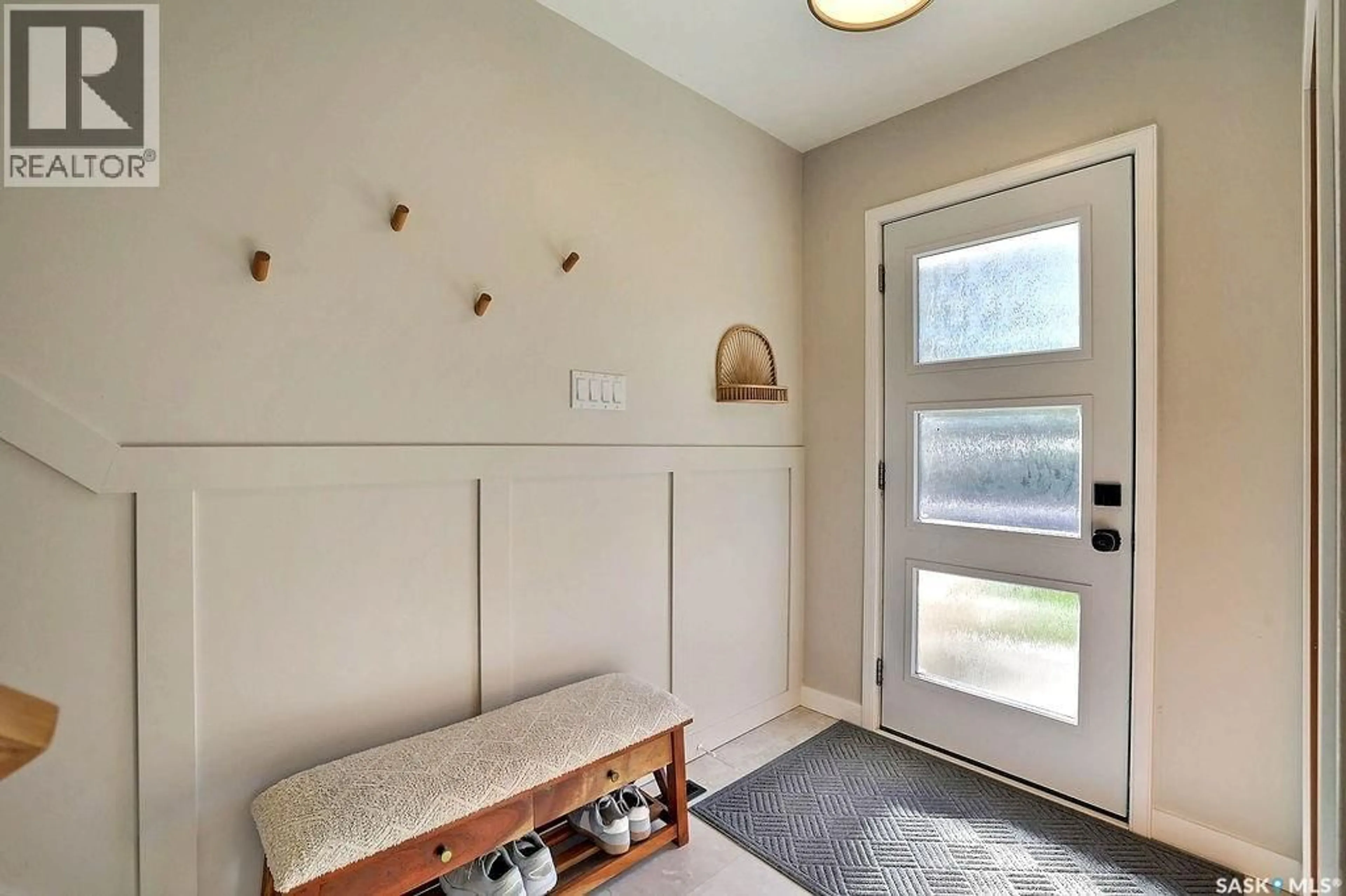 Indoor entryway for 4318 CASTLE ROAD, Regina Saskatchewan S4S4W3