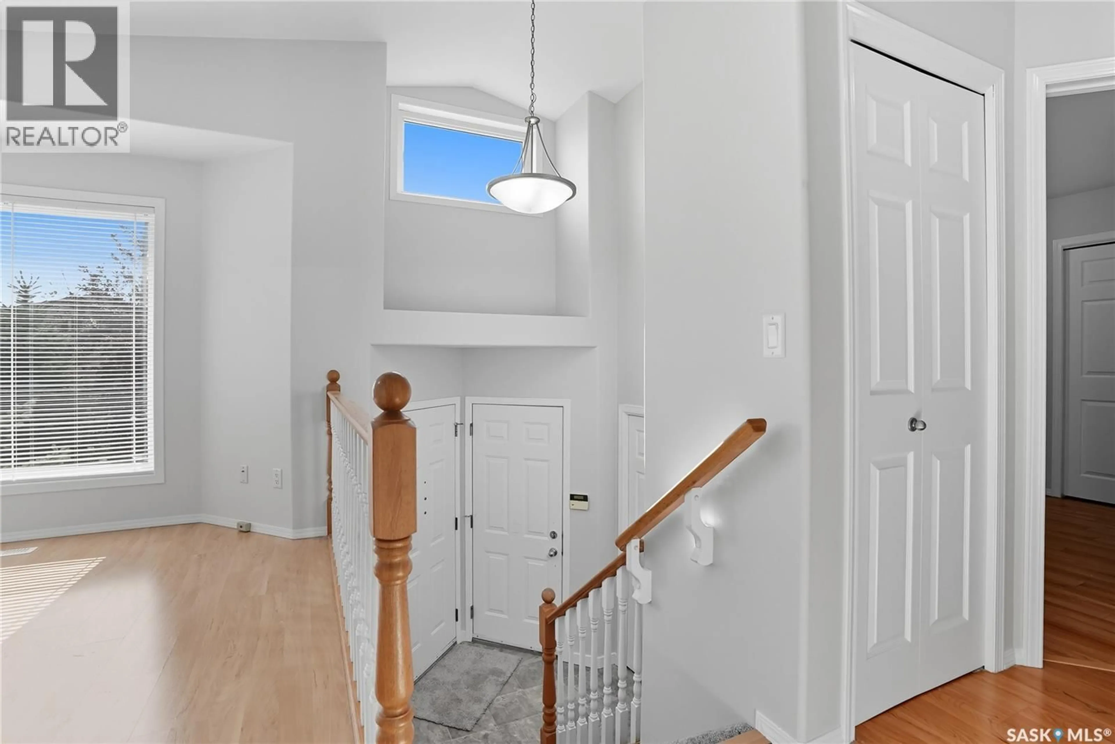 Indoor entryway for 207 BUCKWOLD COVE, Saskatoon Saskatchewan S7N4V8