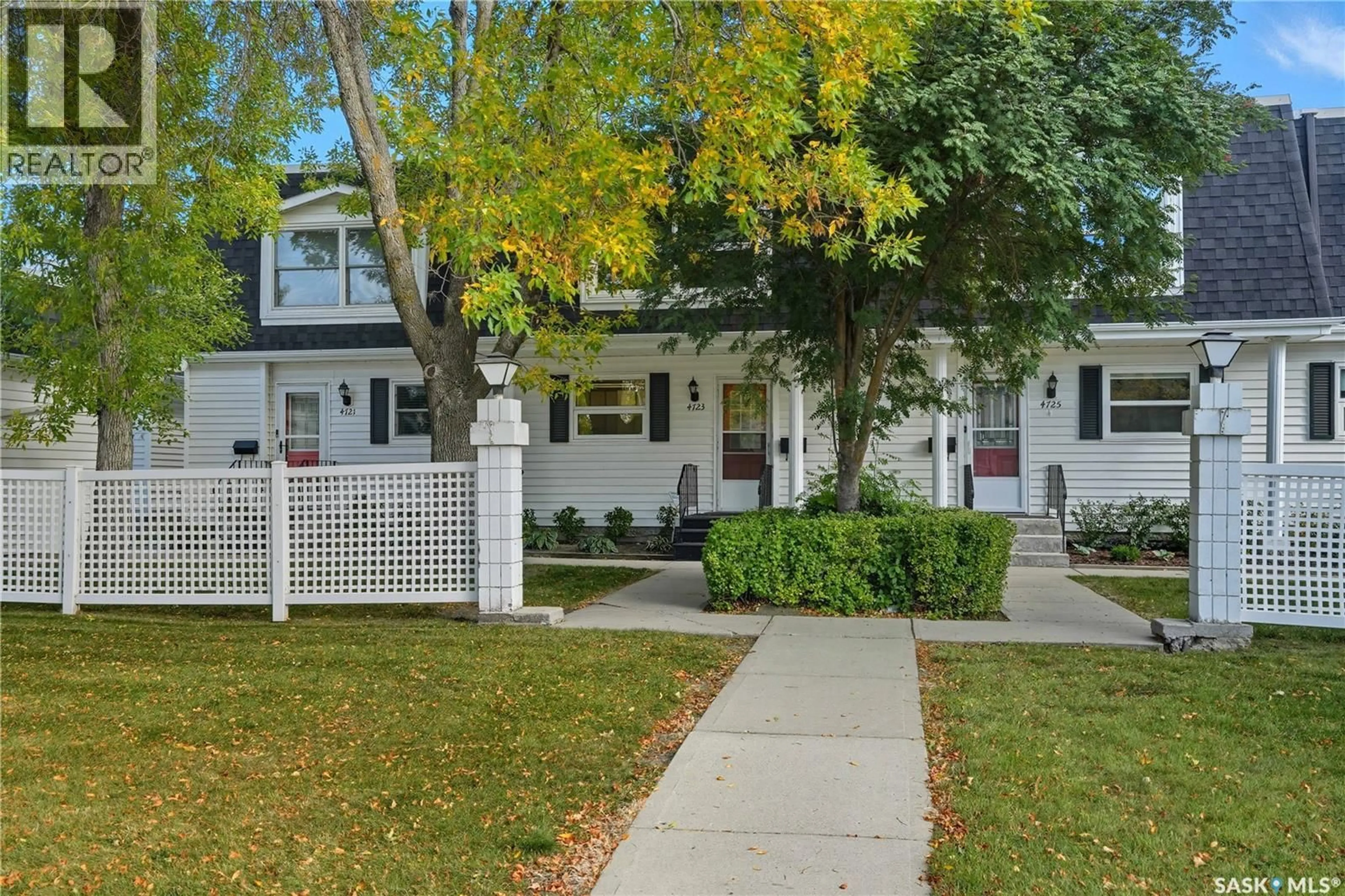 Home with vinyl exterior material, street for 4723 PASQUA STREET, Regina Saskatchewan S4S6N7