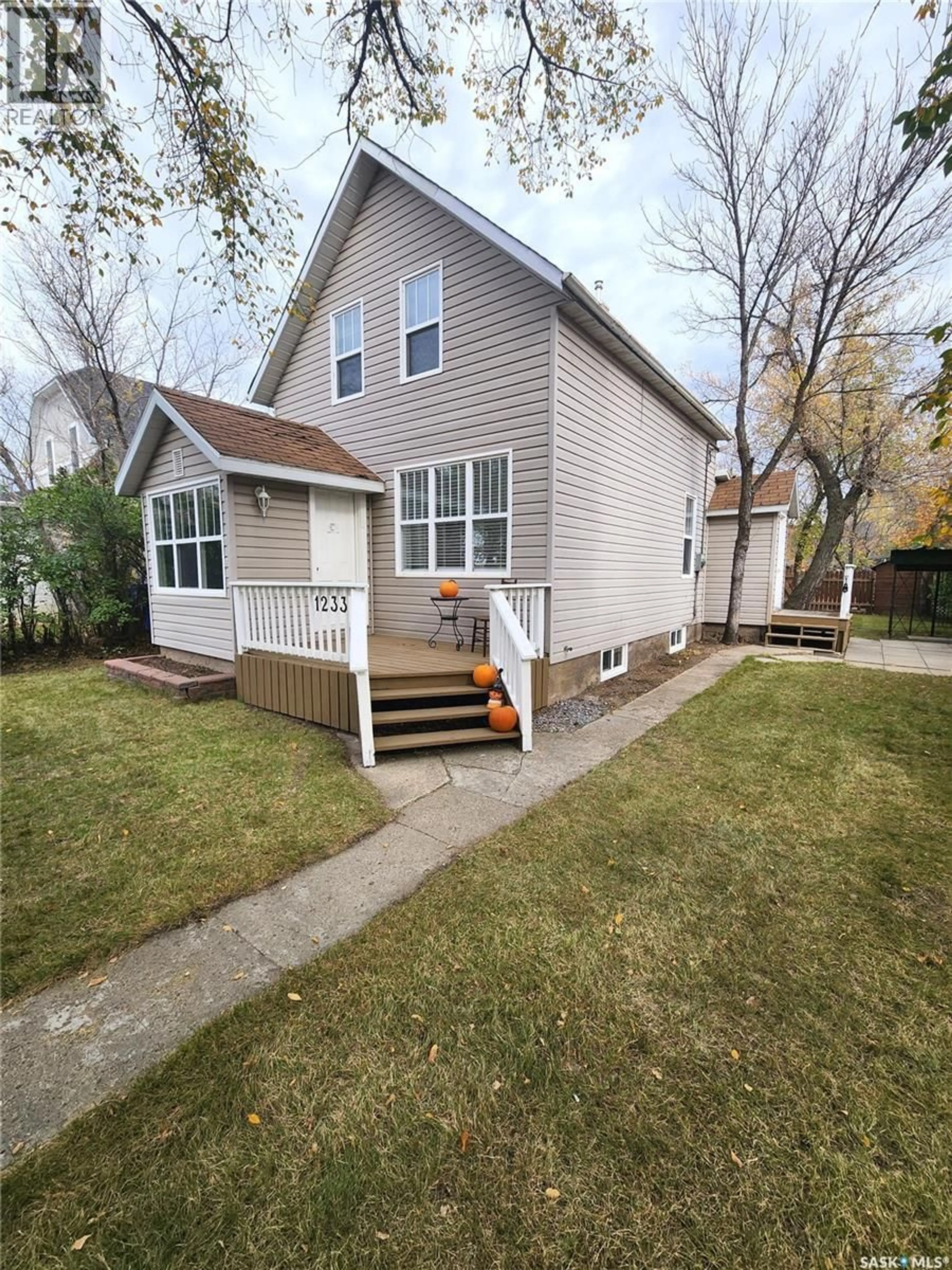 Home with vinyl exterior material, street for 1233 2ND STREET, Estevan Saskatchewan S4A0M1
