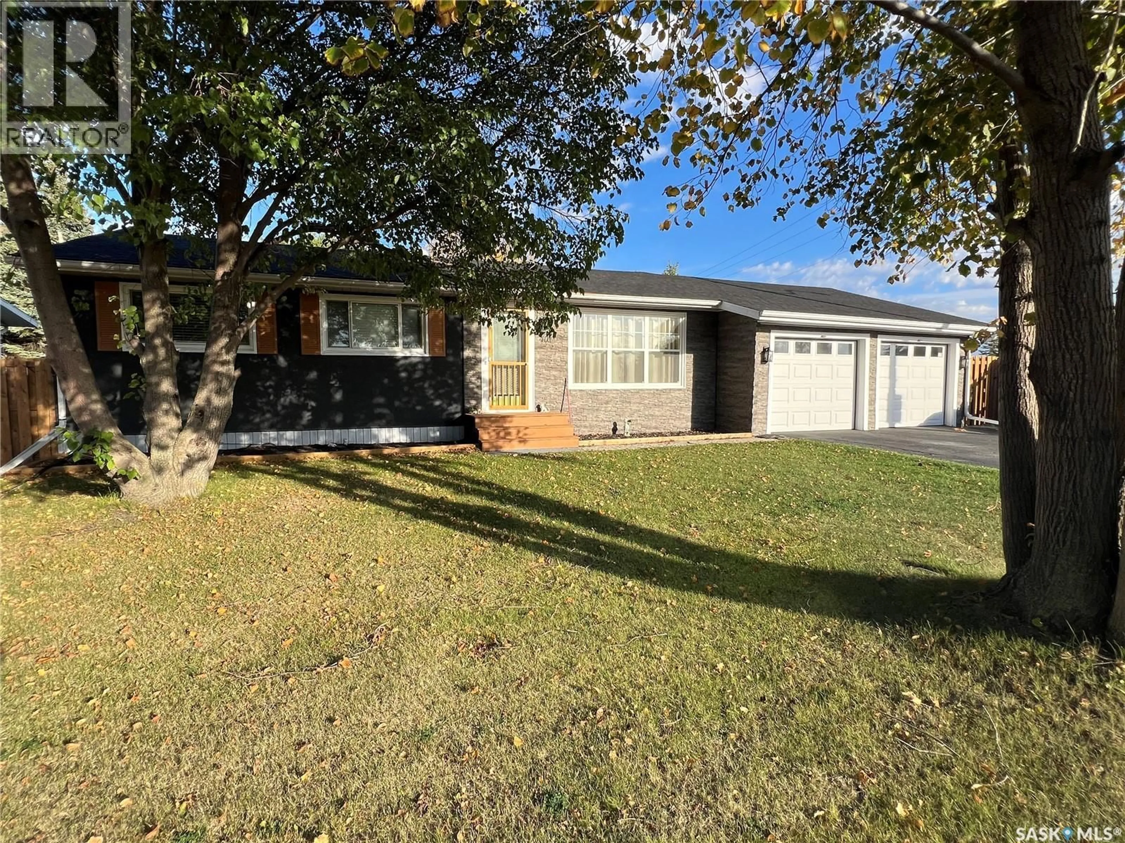 A pic from outside/outdoor area/front of a property/back of a property/a pic from drone, street for 401 SHORT STREET, Esterhazy Saskatchewan S0A0X0