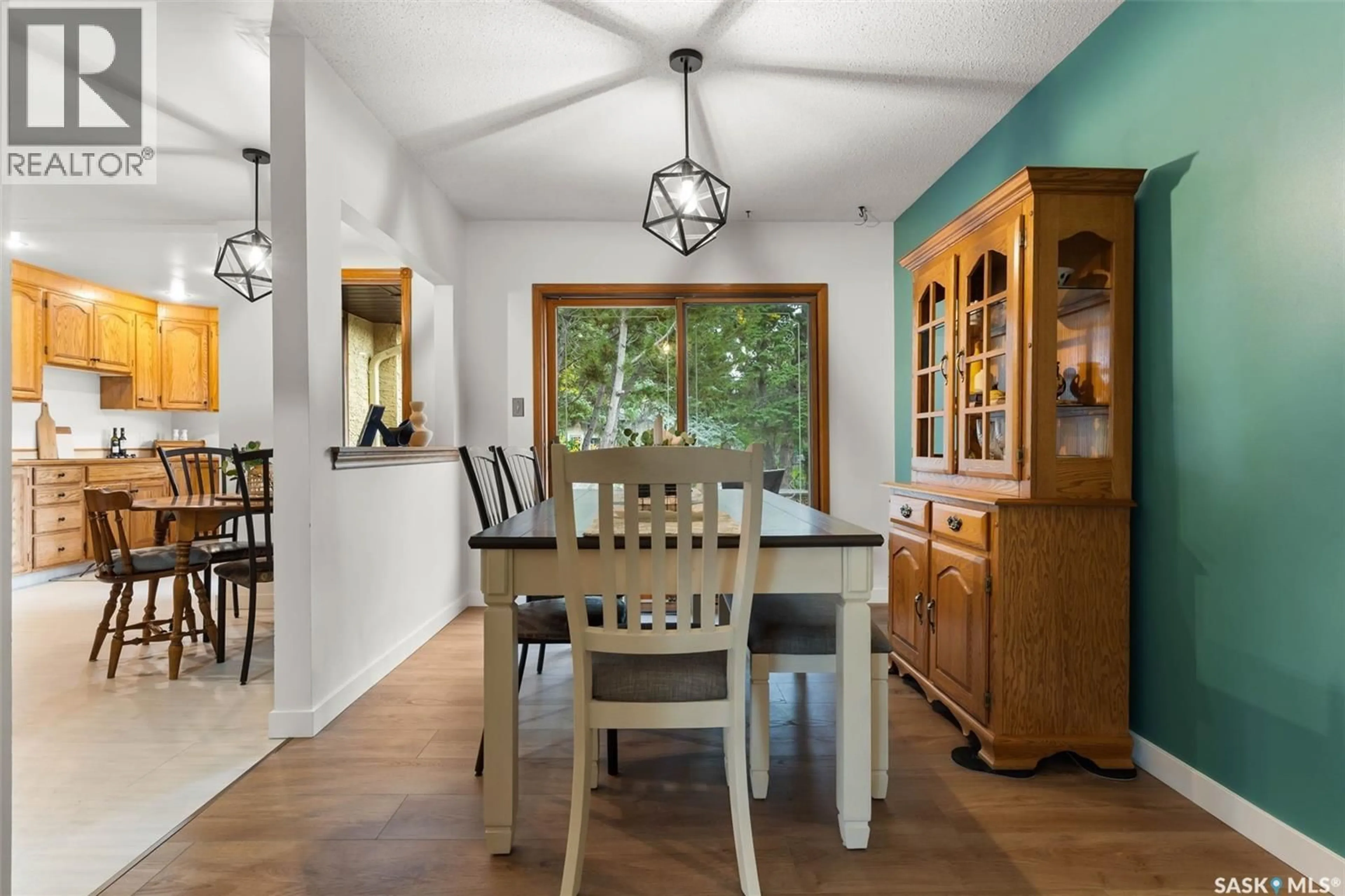 Dining room, wood/laminate floor for 7 NORRIS ROAD, Regina Saskatchewan S4S5N1