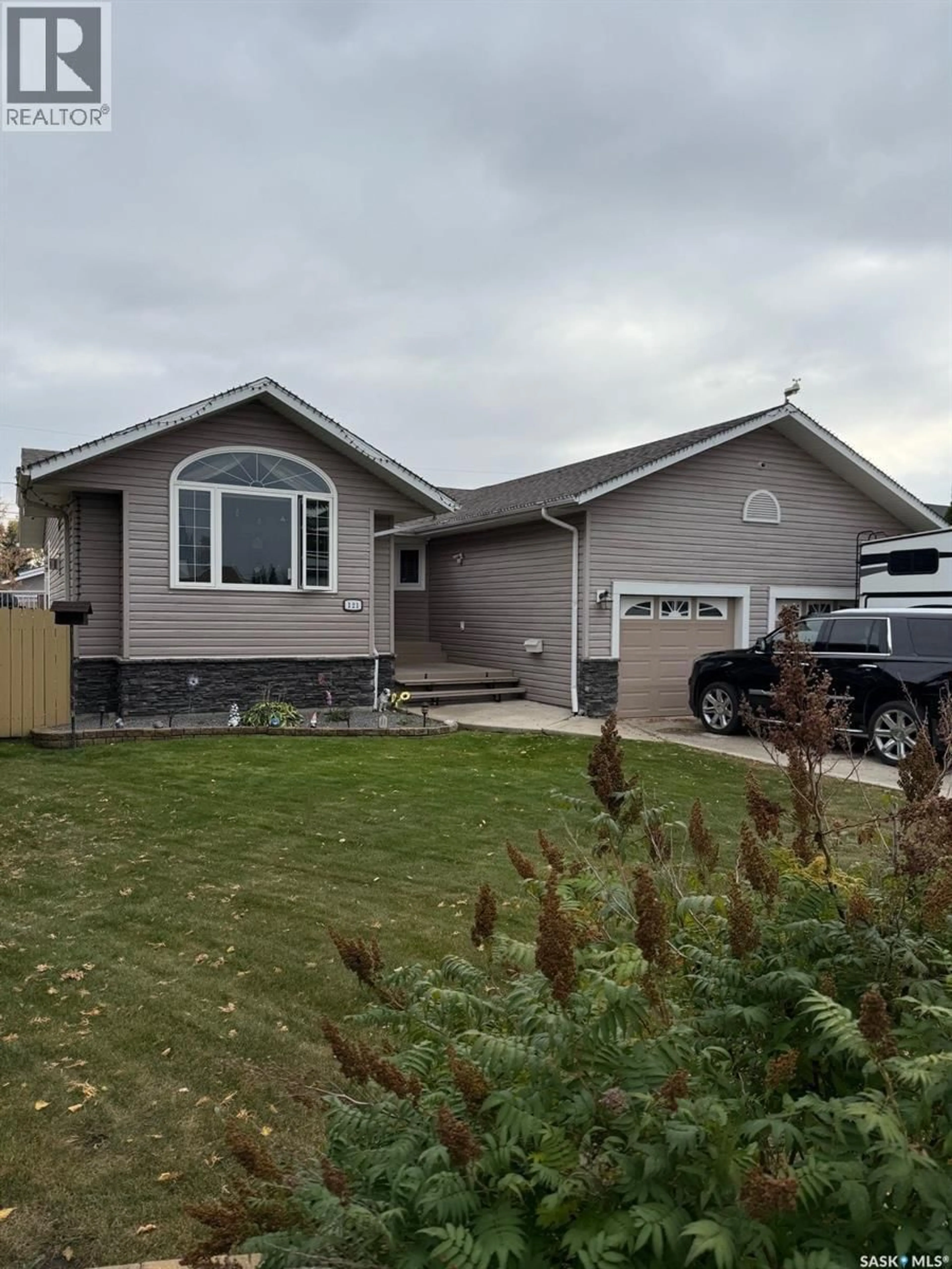 Home with vinyl exterior material, street for 121 18TH STREET, Battleford Saskatchewan S0M0E0