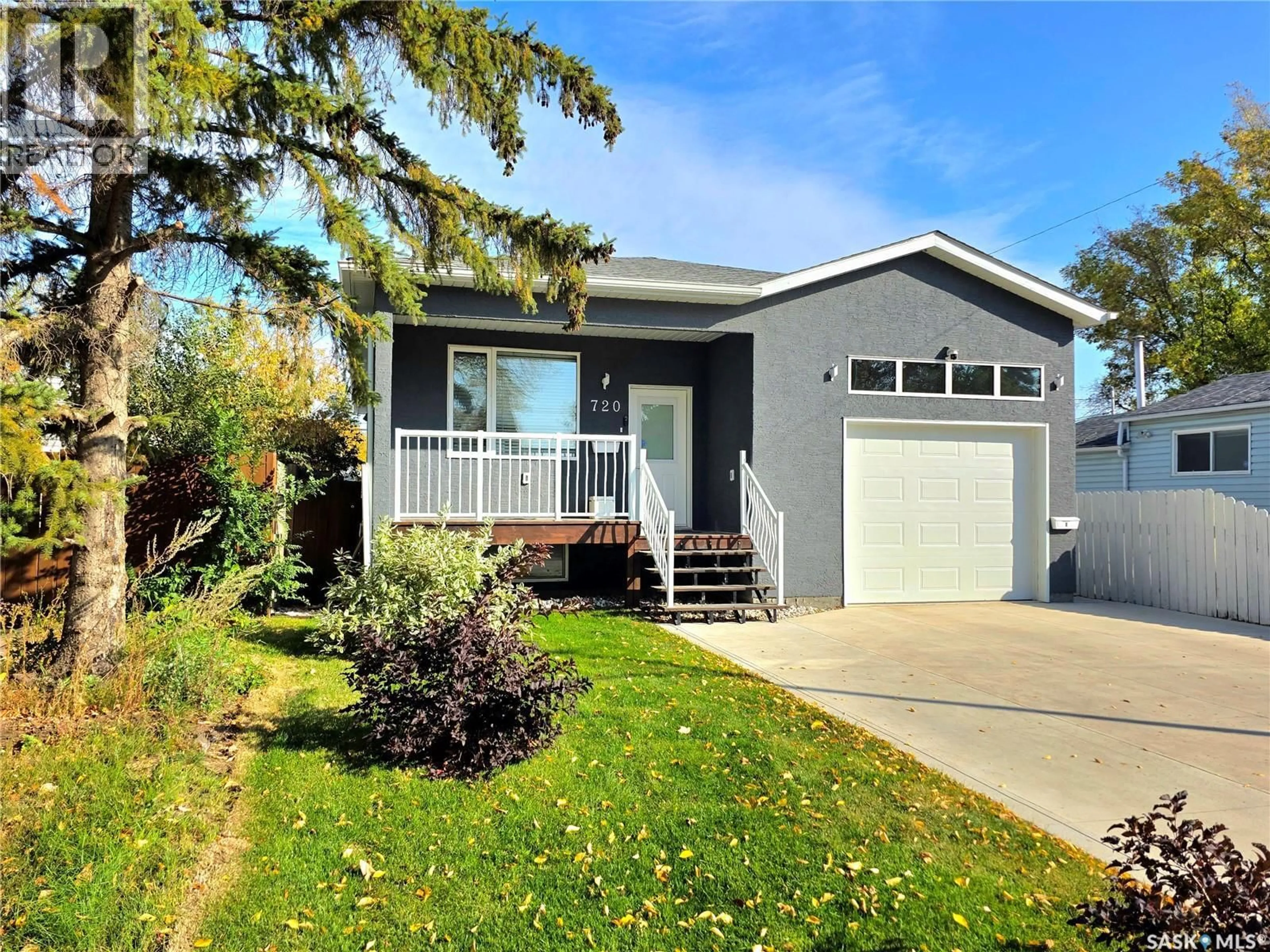 Home with vinyl exterior material, street for 720 O AVENUE, Saskatoon Saskatchewan S7M2S5