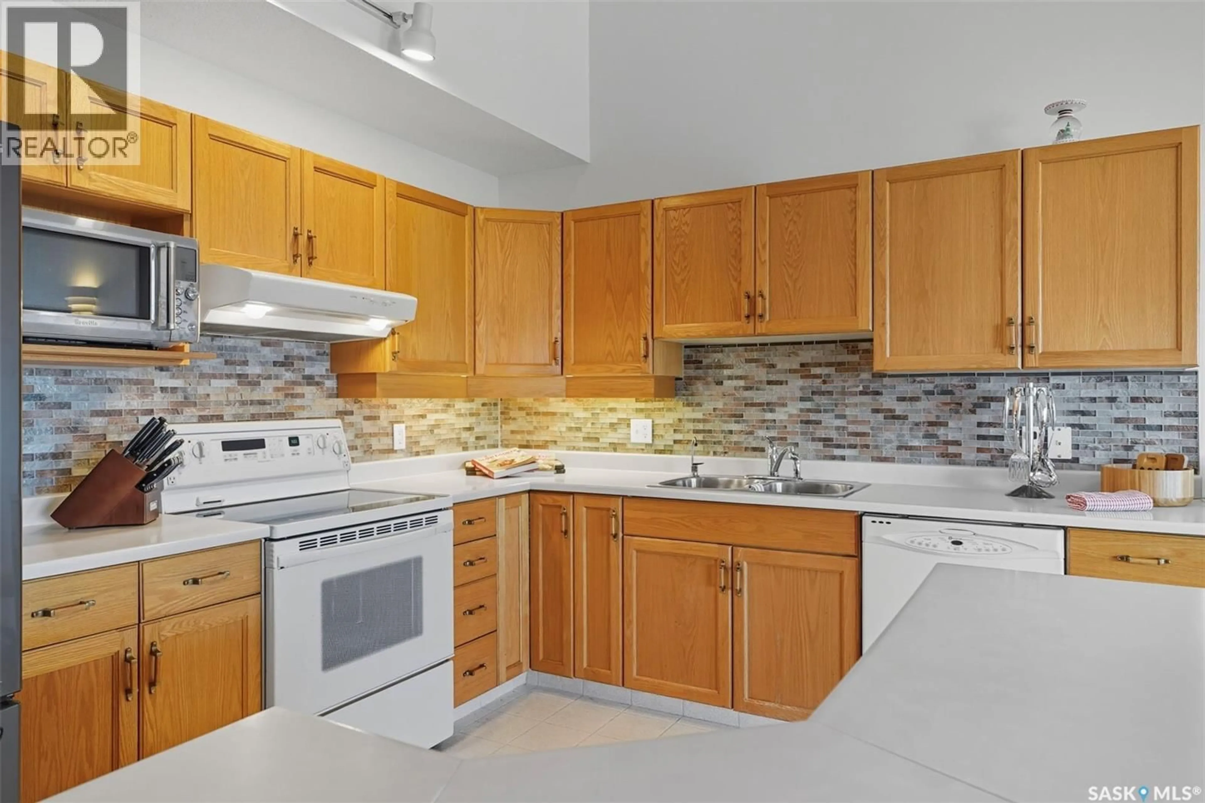 Standard kitchen, ceramic/tile floor for 5 412 LAKE AVENUE, Manitou Beach Saskatchewan S0K4T1