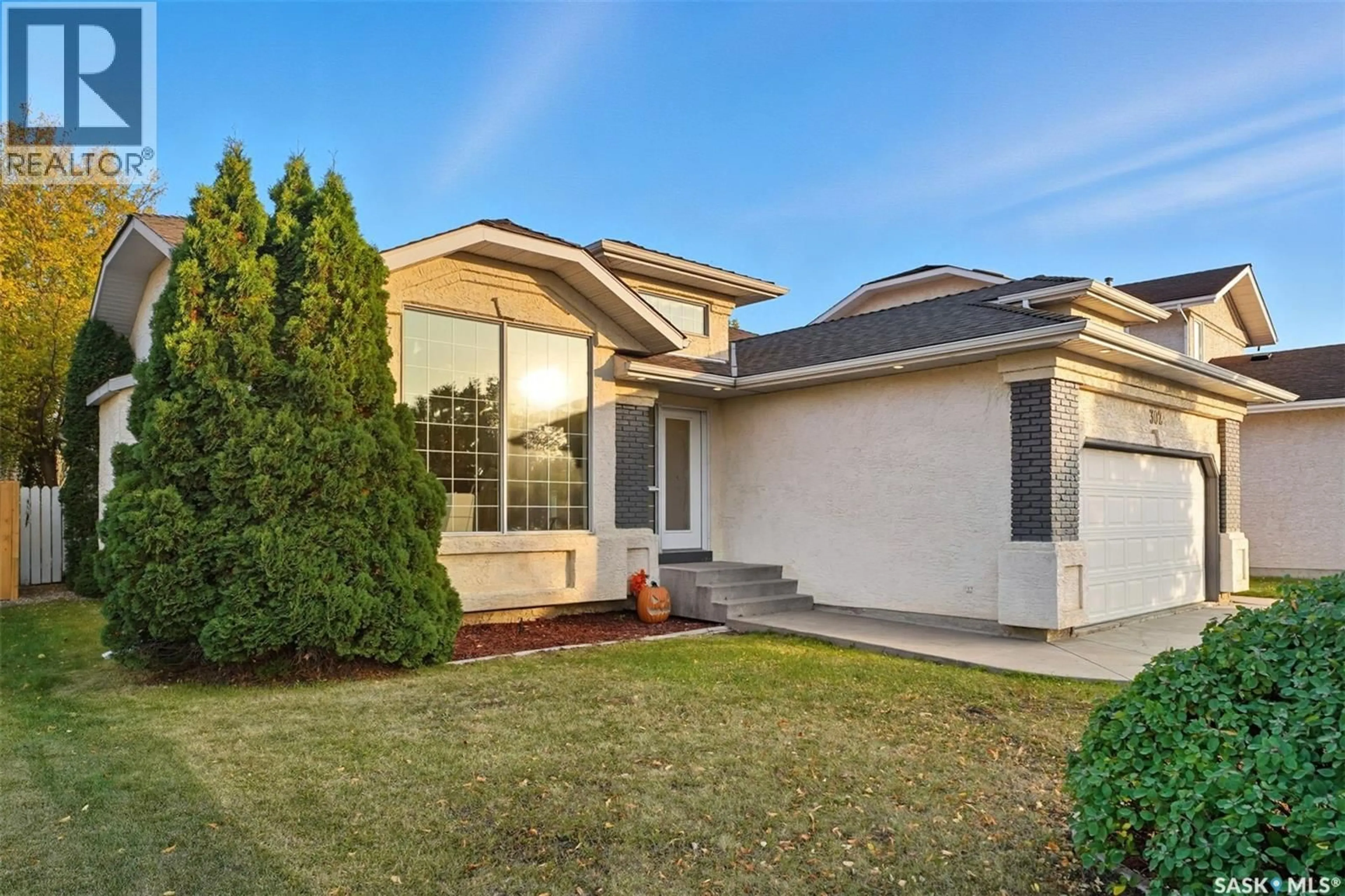 Home with vinyl exterior material, street for 302 BLACKTHORN CRESCENT, Saskatoon Saskatchewan S7B1V1