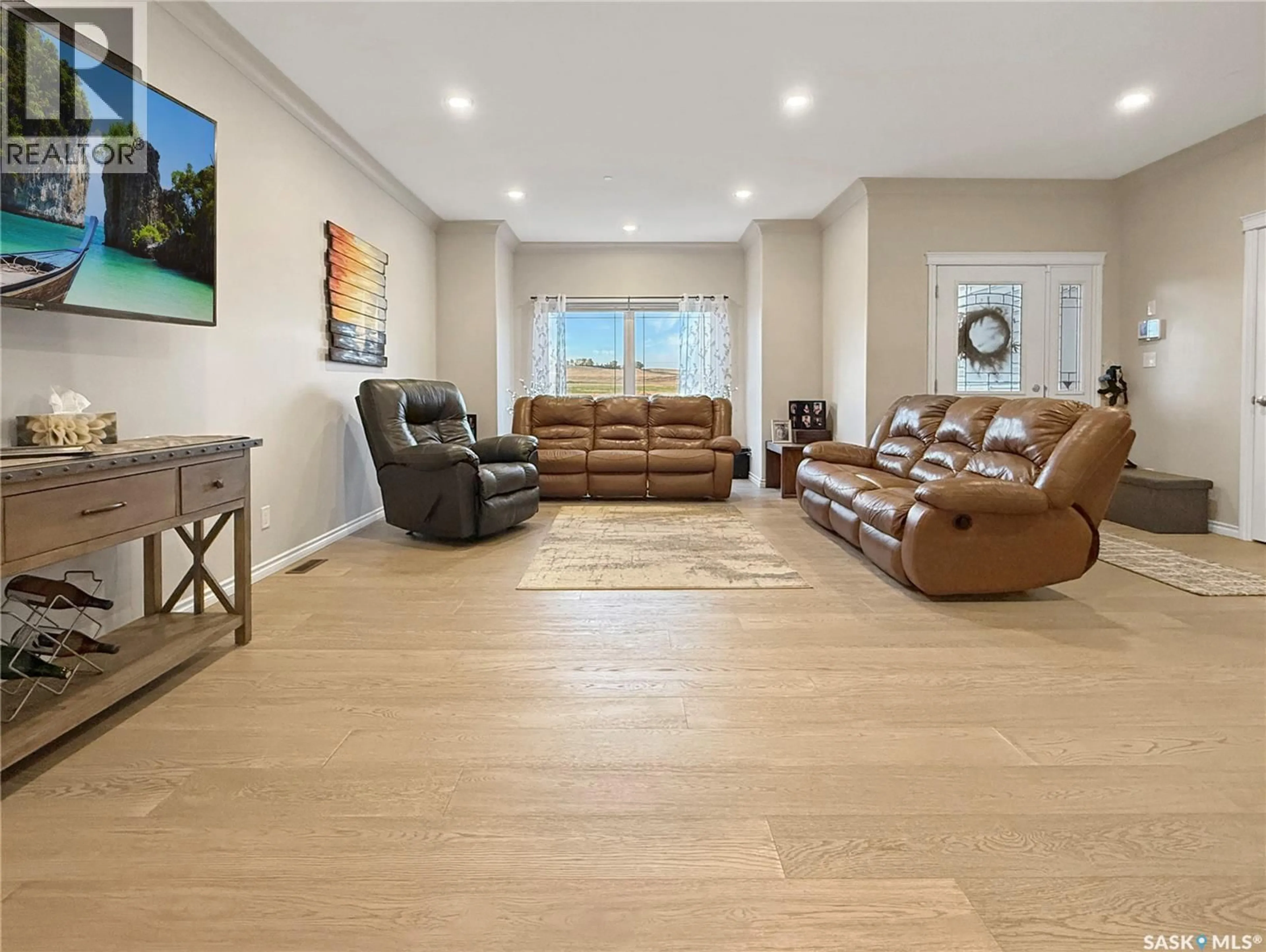 Living room with furniture, unknown for 316 VALLEY POINTE WAY, Swift Current Saskatchewan S9H5N2