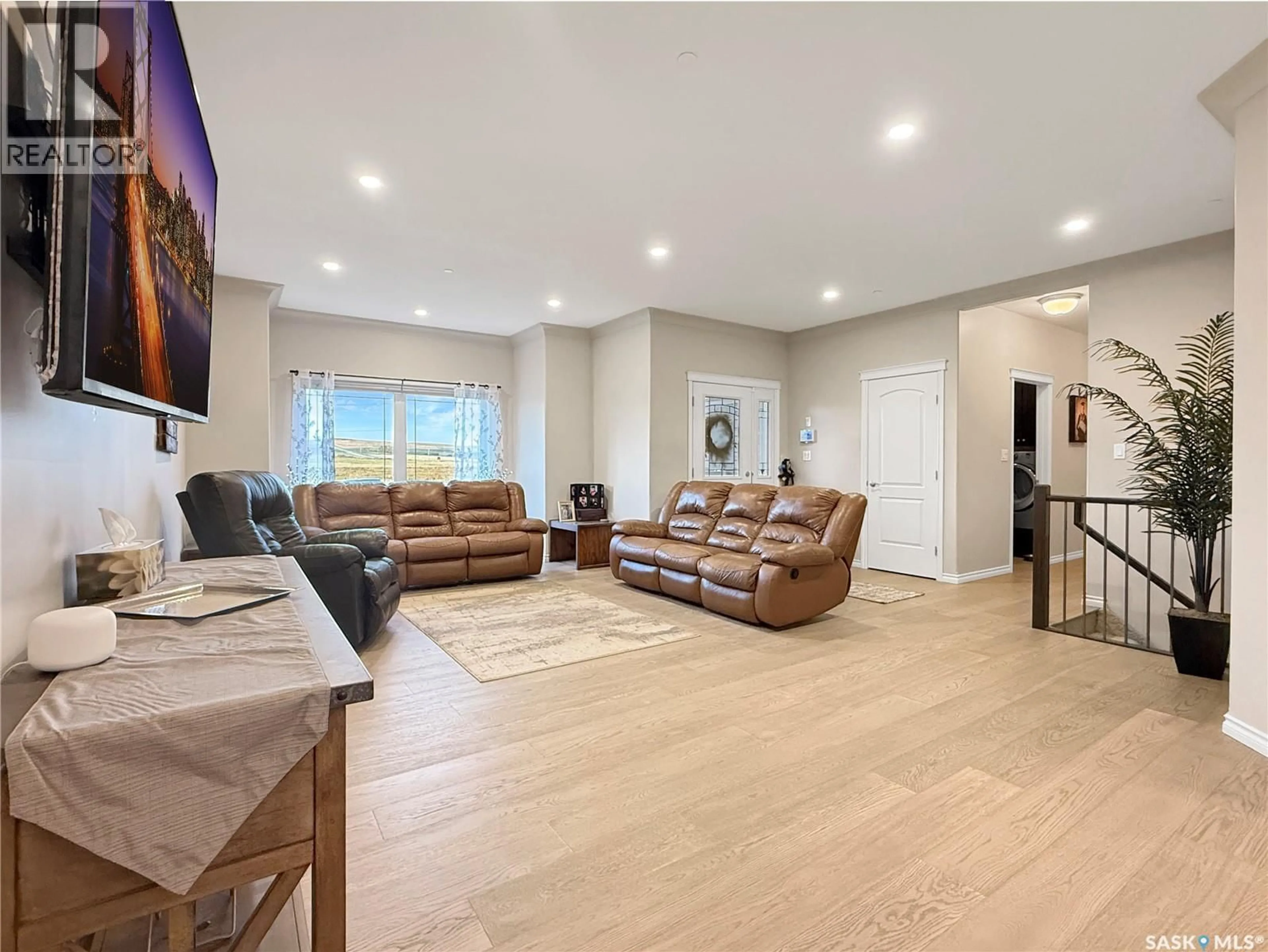 Living room with furniture, unknown for 316 VALLEY POINTE WAY, Swift Current Saskatchewan S9H5N2