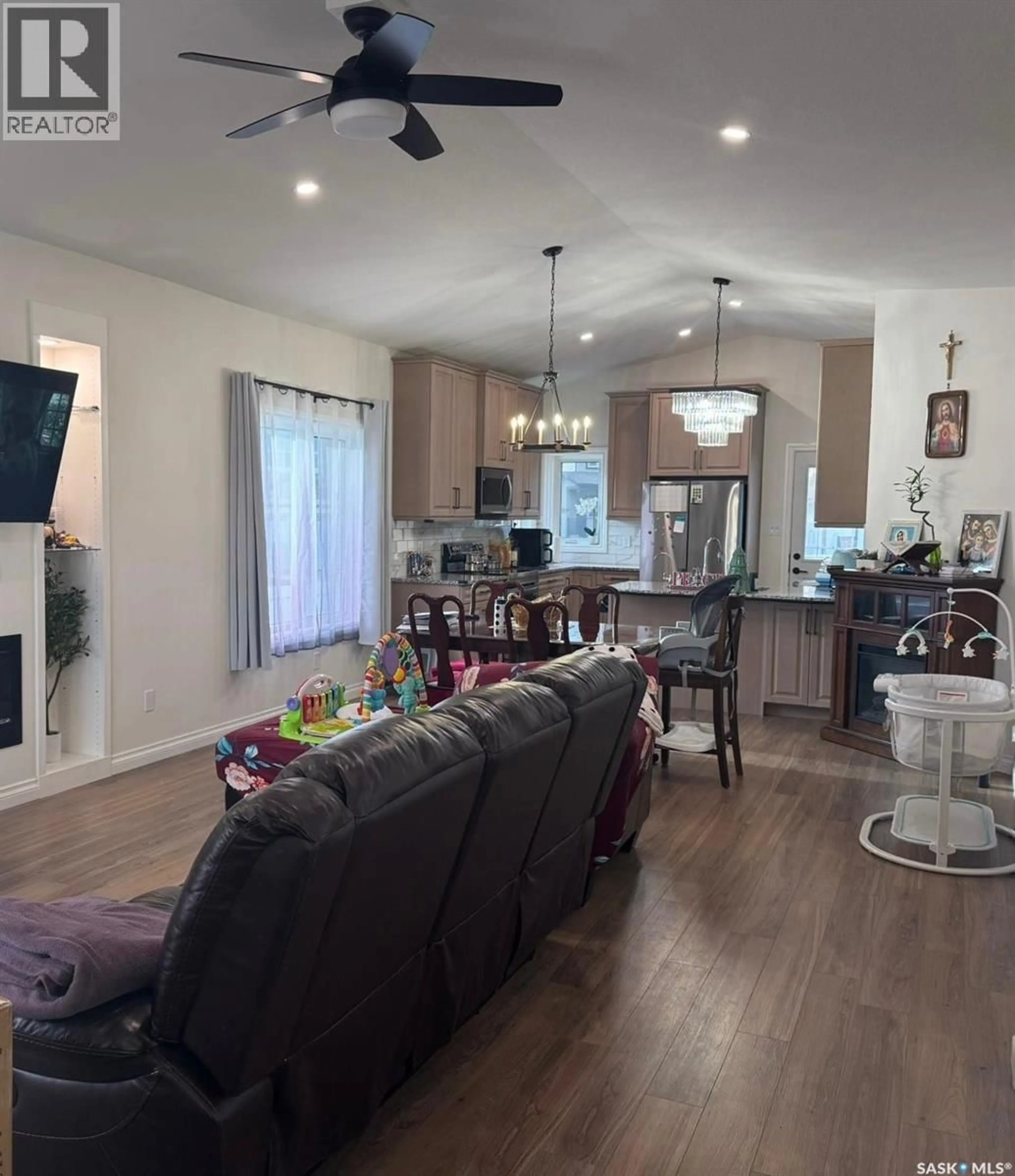 Open concept kitchen, wood/laminate floor for 5400 BOYER BAY, Regina Saskatchewan S4V3P2